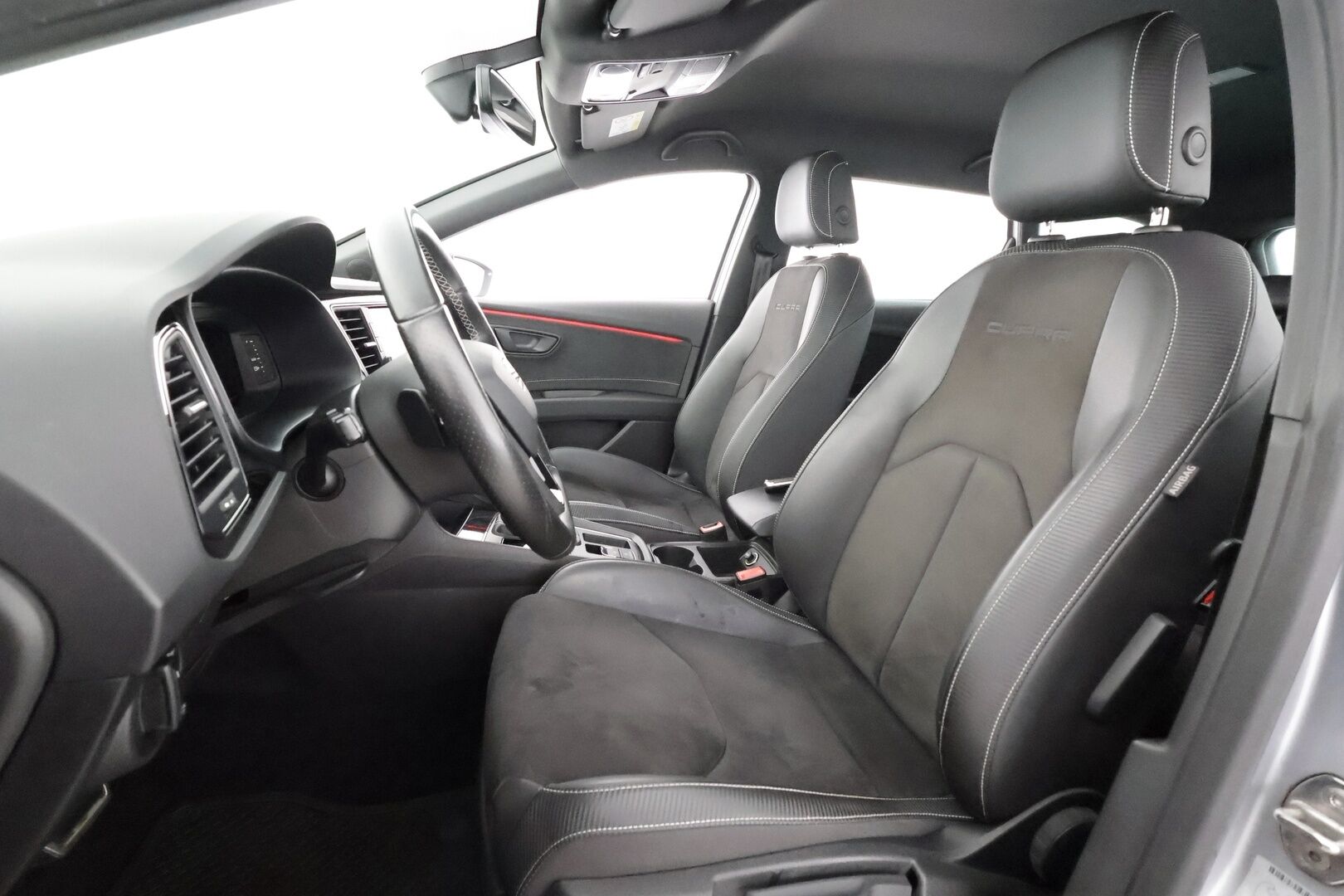 Seat Leon ST 2019 2,0 TSI 300 4DRIVE Cupra DSG * Lohkolämmitin / Vakkari / Navi / Digimittaristo / LED / P.Tutkat * - Suomi-auto / Kahdet renkaat aluvanteilla 