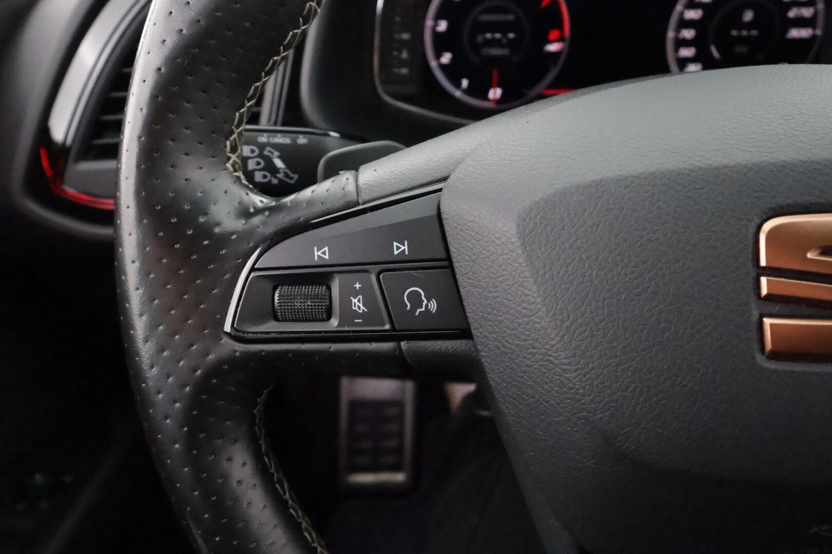 Seat Leon ST 2019 2,0 TSI 300 4DRIVE Cupra DSG * Lohkolämmitin / Vakkari / Navi / Digimittaristo / LED / P.Tutkat * - Suomi-auto / Kahdet renkaat aluvanteilla 