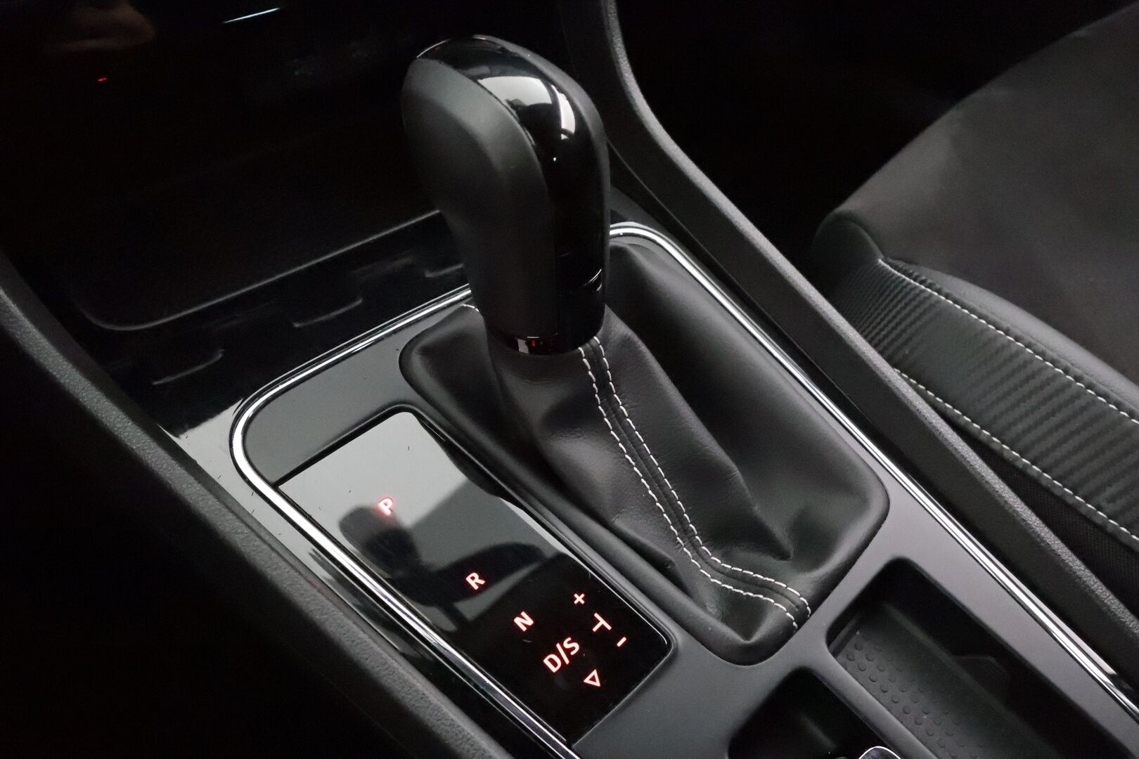 Seat Leon ST 2019 2,0 TSI 300 4DRIVE Cupra DSG * Lohkolämmitin / Vakkari / Navi / Digimittaristo / LED / P.Tutkat * - Suomi-auto / Kahdet renkaat aluvanteilla 