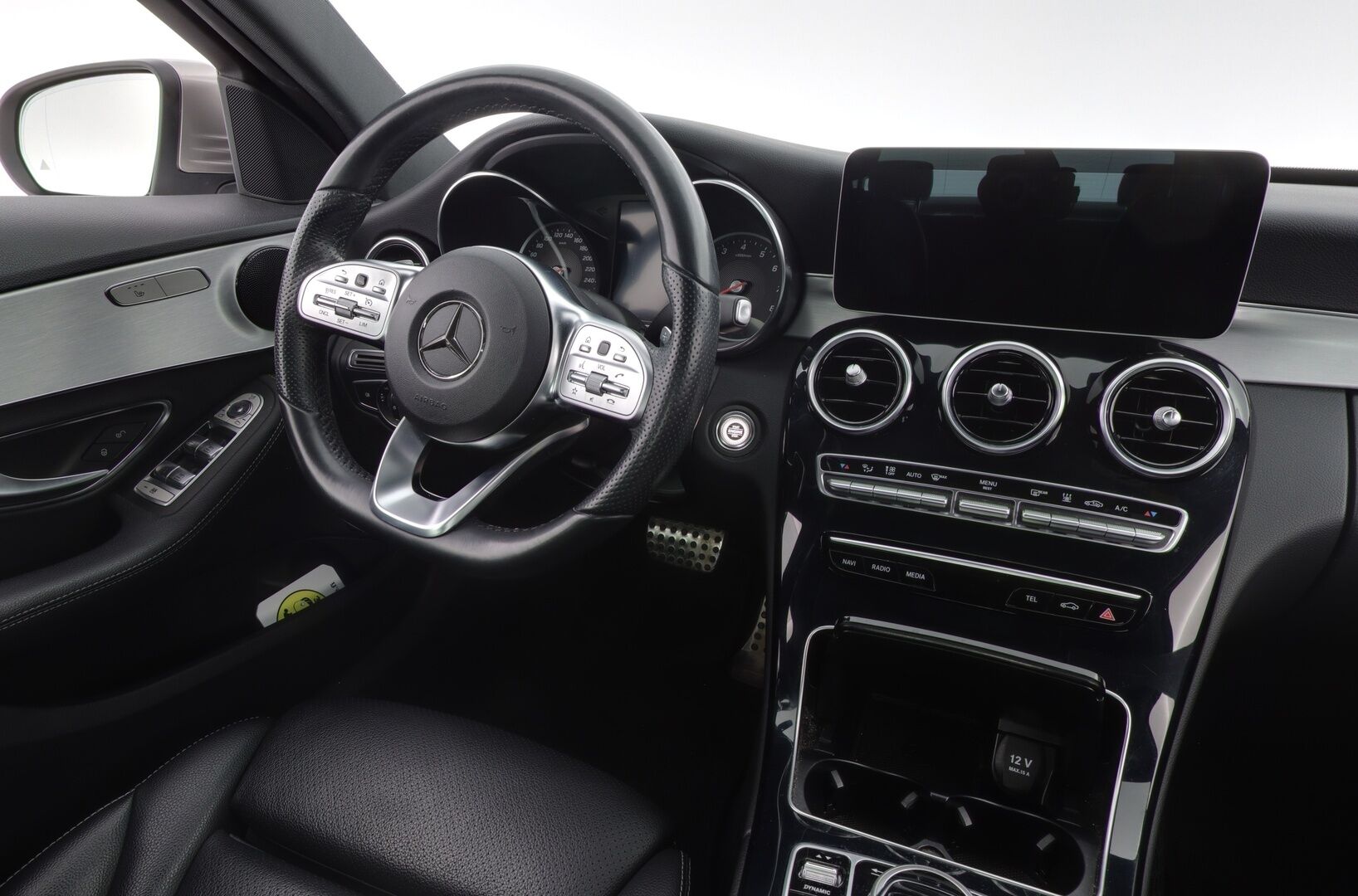 Mercedes-Benz C 2019 180 A Business AMG - Suomi-auto / Viimeisin huolto 88tkm / Kahdet renkaat vanteineen