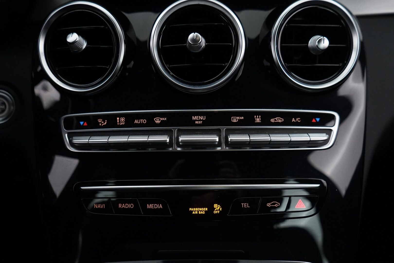 Mercedes-Benz C 2019 180 A Business AMG - Suomi-auto / Viimeisin huolto 88tkm / Kahdet renkaat vanteineen