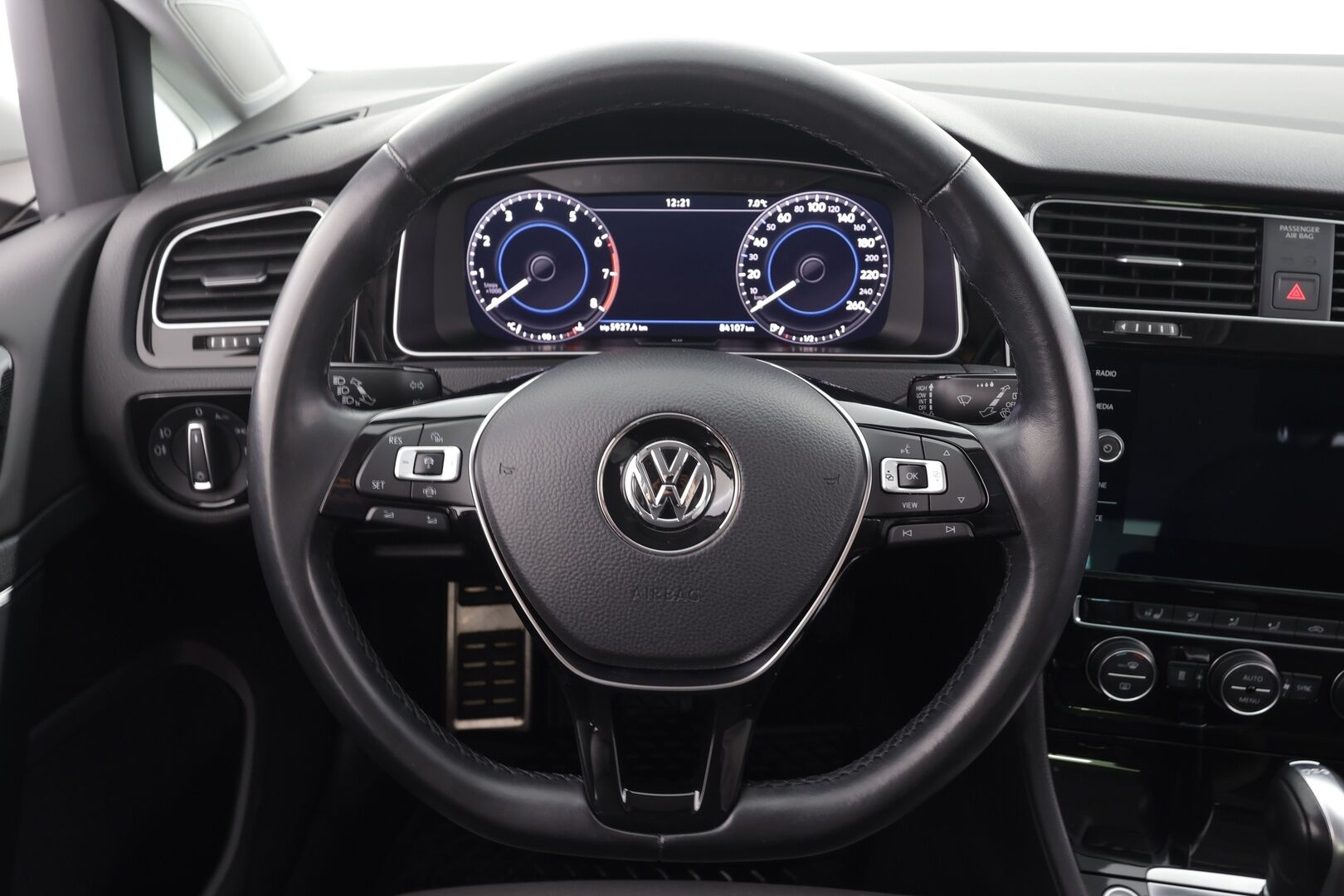 Volkswagen Golf 2019 Highline 1,5 TSI EVO 96 kW BLUEMOTION DSG * ACC / Webasto / Adapt.LED / P.kamera / Navi / Keyless * - Suomi-auto / Kahdet renkaat aluvanteilla / Merkkihuollot