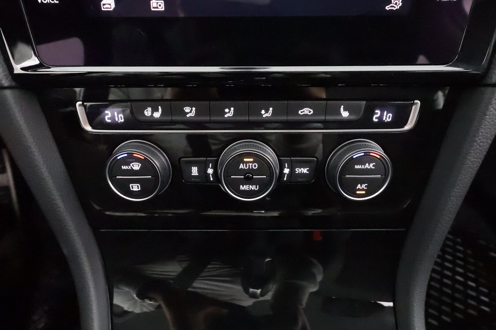 Volkswagen Golf 2019 Highline 1,5 TSI EVO 96 kW BLUEMOTION DSG * ACC / Webasto / Adapt.LED / P.kamera / Navi / Keyless * - Suomi-auto / Kahdet renkaat aluvanteilla / Merkkihuollot