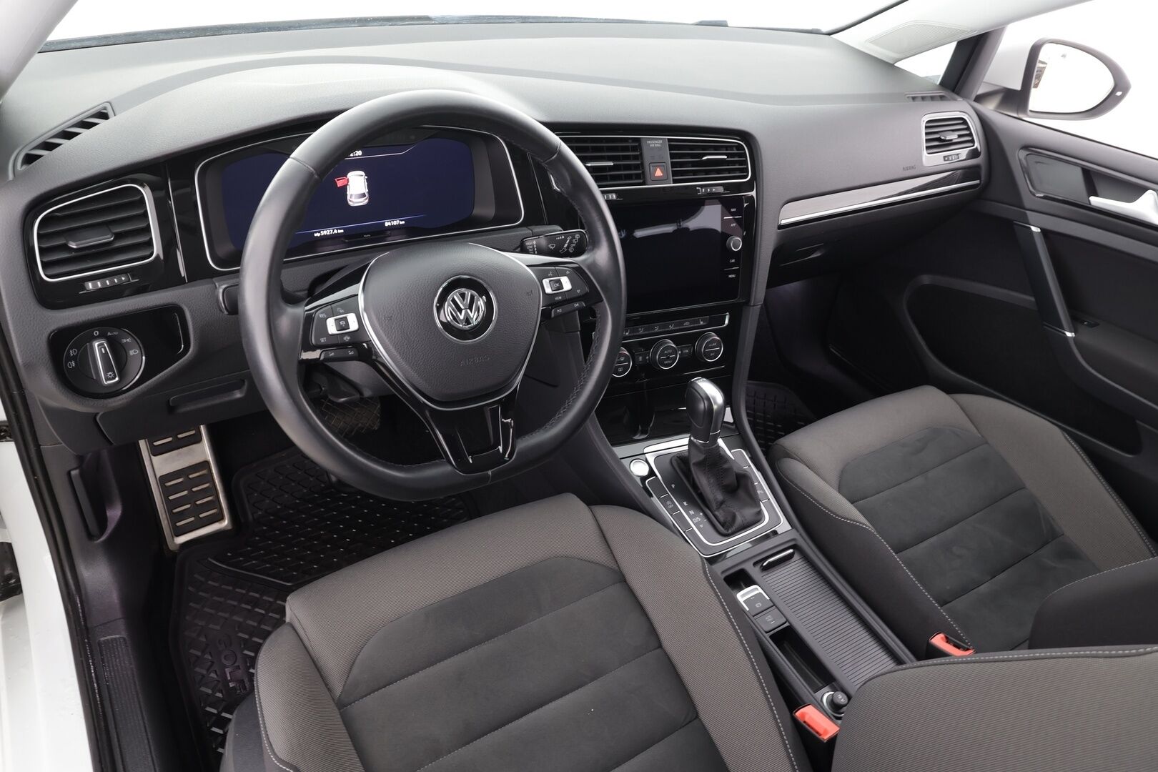 Volkswagen Golf 2019 Highline 1,5 TSI EVO 96 kW BLUEMOTION DSG * ACC / Webasto / Adapt.LED / P.kamera / Navi / Keyless * - Suomi-auto / Kahdet renkaat aluvanteilla / Merkkihuollot