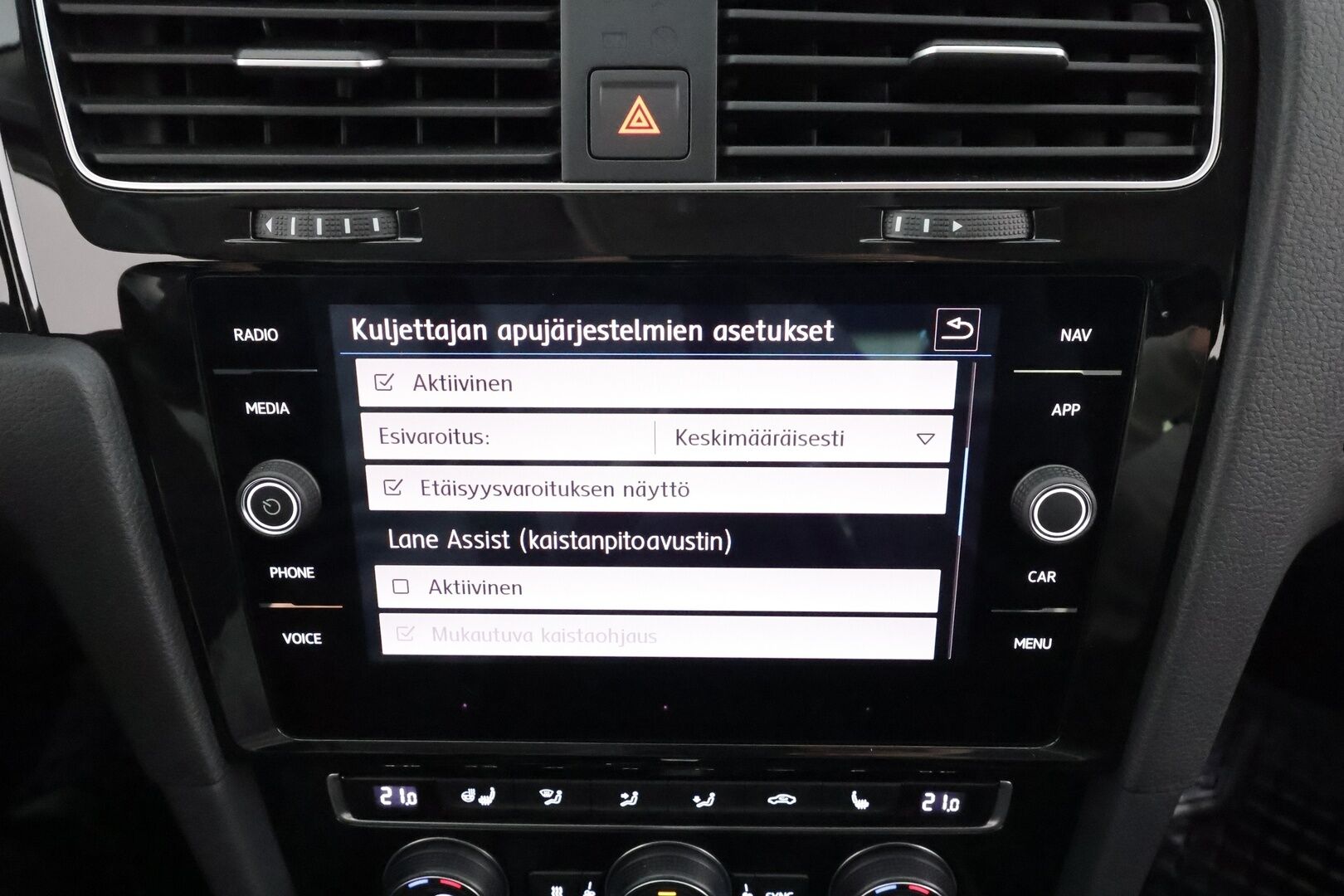 Volkswagen Golf 2019 Highline 1,5 TSI EVO 96 kW BLUEMOTION DSG * ACC / Webasto / Adapt.LED / P.kamera / Navi / Keyless * - Suomi-auto / Kahdet renkaat aluvanteilla / Merkkihuollot