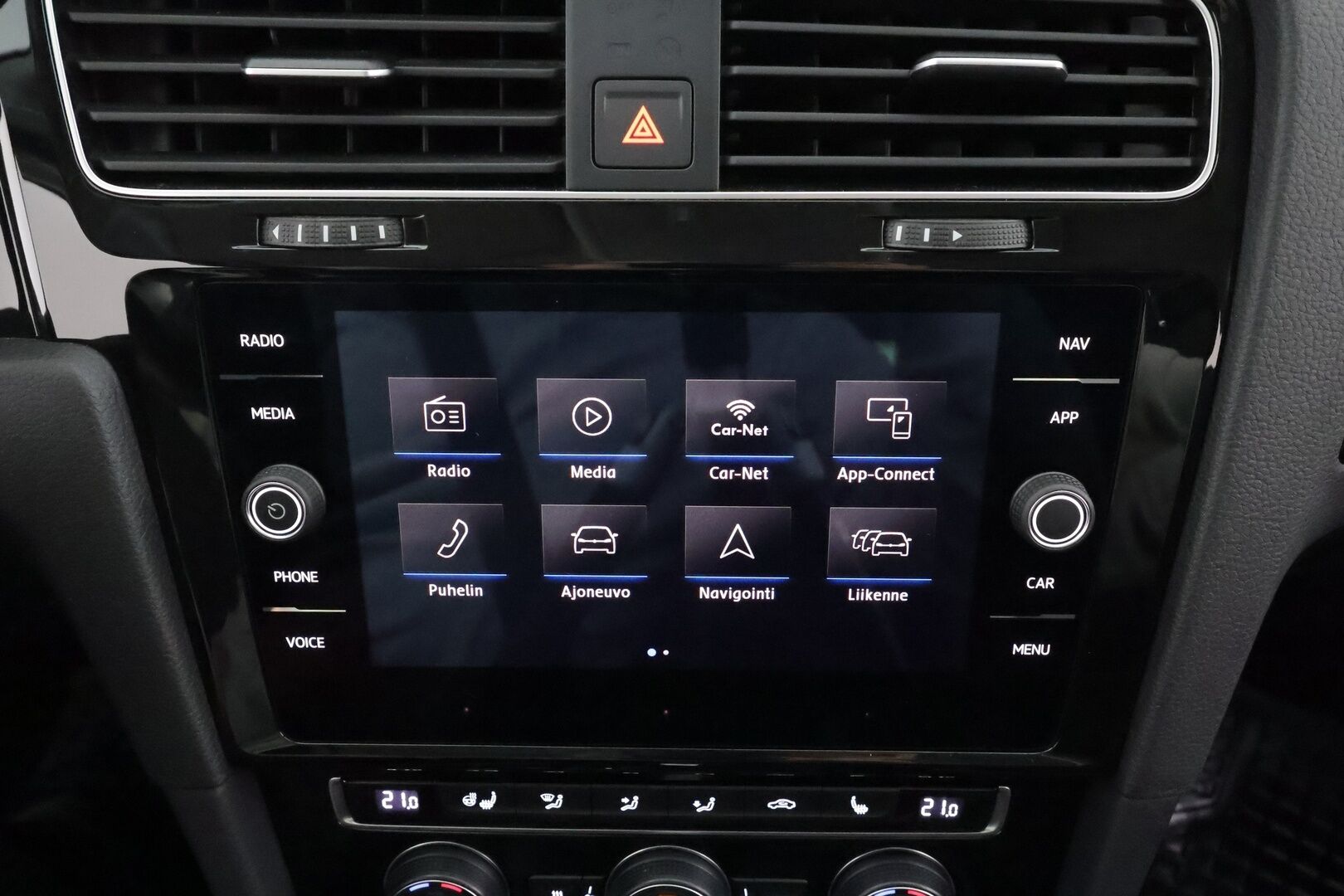 Volkswagen Golf 2019 Highline 1,5 TSI EVO 96 kW BLUEMOTION DSG * ACC / Webasto / Adapt.LED / P.kamera / Navi / Keyless * - Suomi-auto / Kahdet renkaat aluvanteilla / Merkkihuollot