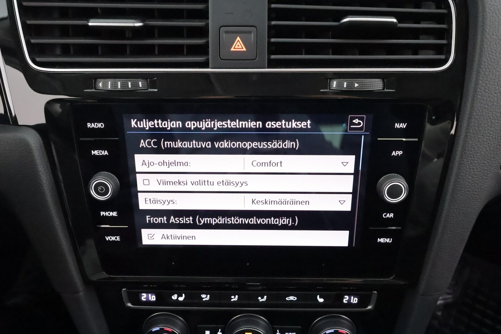 Volkswagen Golf 2019 Highline 1,5 TSI EVO 96 kW BLUEMOTION DSG * ACC / Webasto / Adapt.LED / P.kamera / Navi / Keyless * - Suomi-auto / Kahdet renkaat aluvanteilla / Merkkihuollot