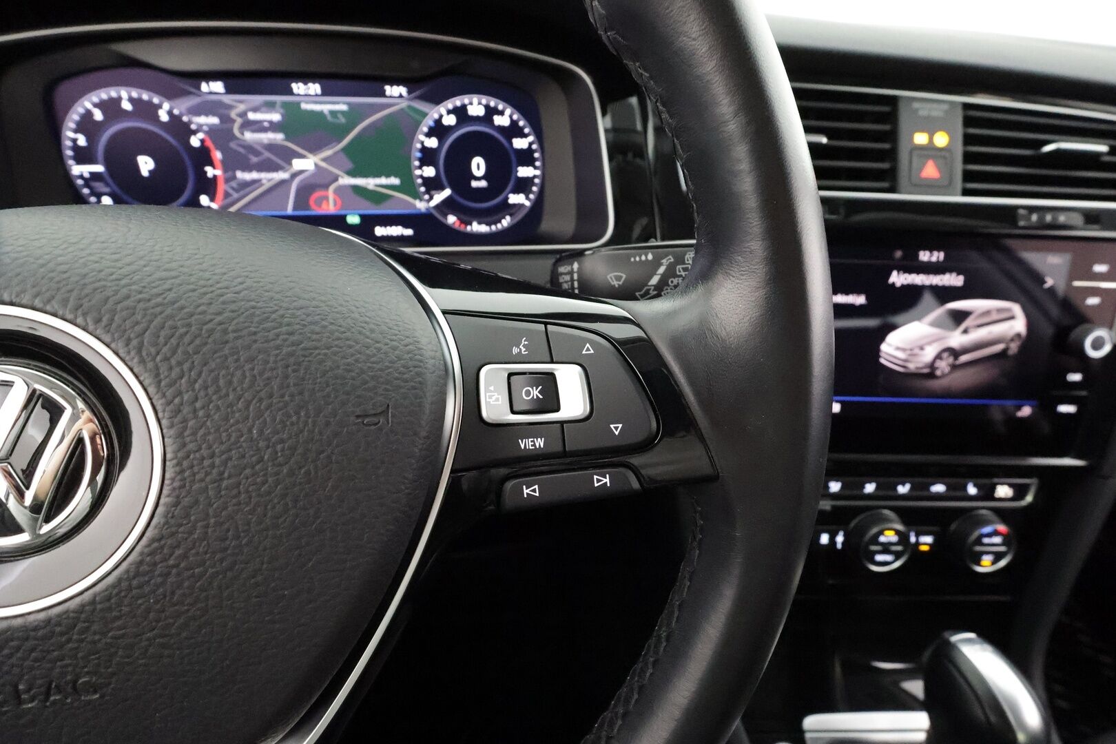 Volkswagen Golf 2019 Highline 1,5 TSI EVO 96 kW BLUEMOTION DSG * ACC / Webasto / Adapt.LED / P.kamera / Navi / Keyless * - Suomi-auto / Kahdet renkaat aluvanteilla / Merkkihuollot