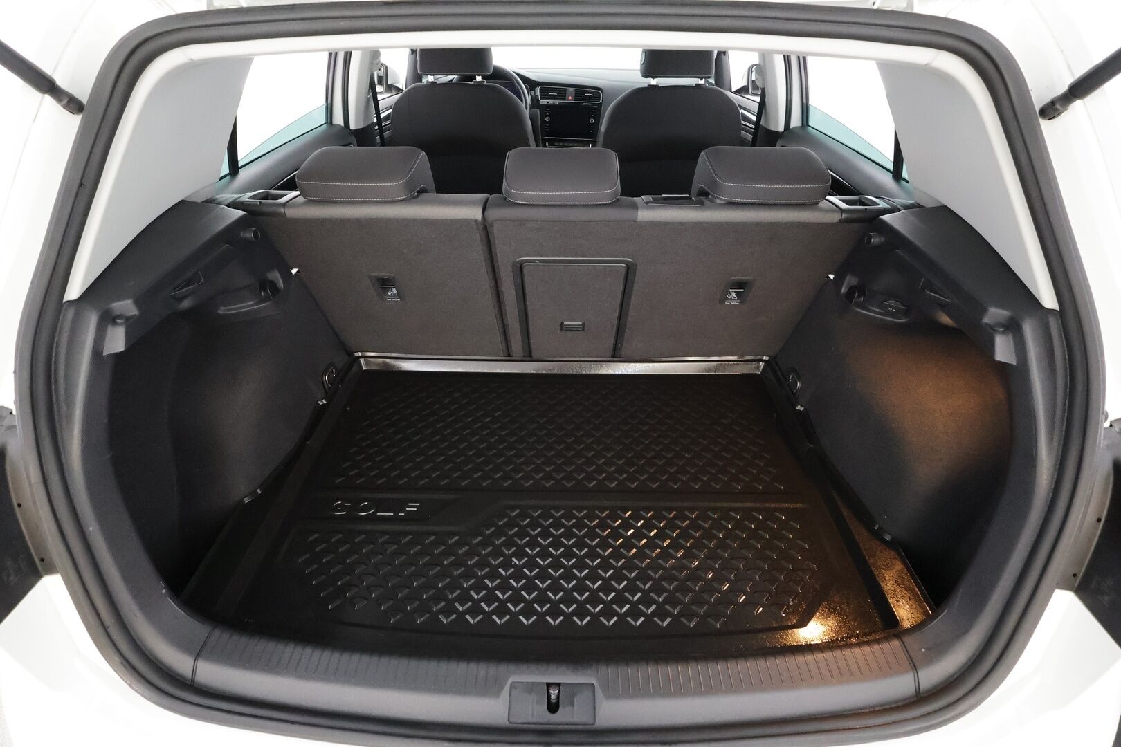 Volkswagen Golf 2019 Highline 1,5 TSI EVO 96 kW BLUEMOTION DSG * ACC / Webasto / Adapt.LED / P.kamera / Navi / Keyless * - Suomi-auto / Kahdet renkaat aluvanteilla / Merkkihuollot