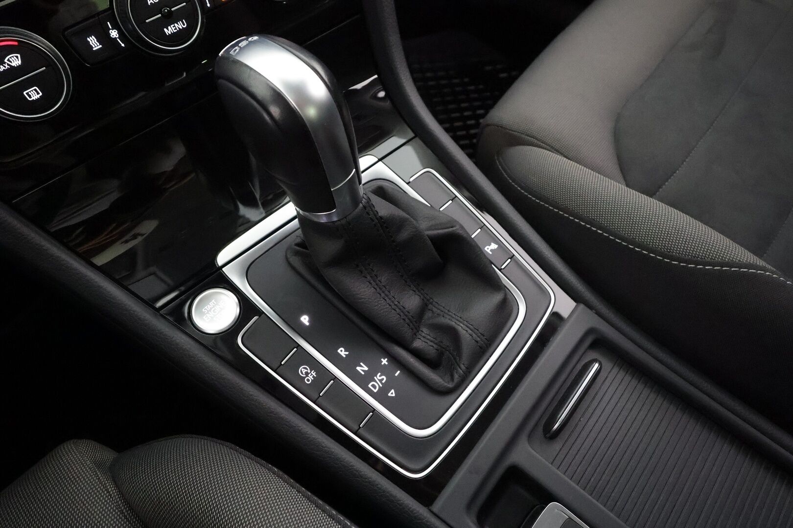 Volkswagen Golf 2019 Highline 1,5 TSI EVO 96 kW BLUEMOTION DSG * ACC / Webasto / Adapt.LED / P.kamera / Navi / Keyless * - Suomi-auto / Kahdet renkaat aluvanteilla / Merkkihuollot