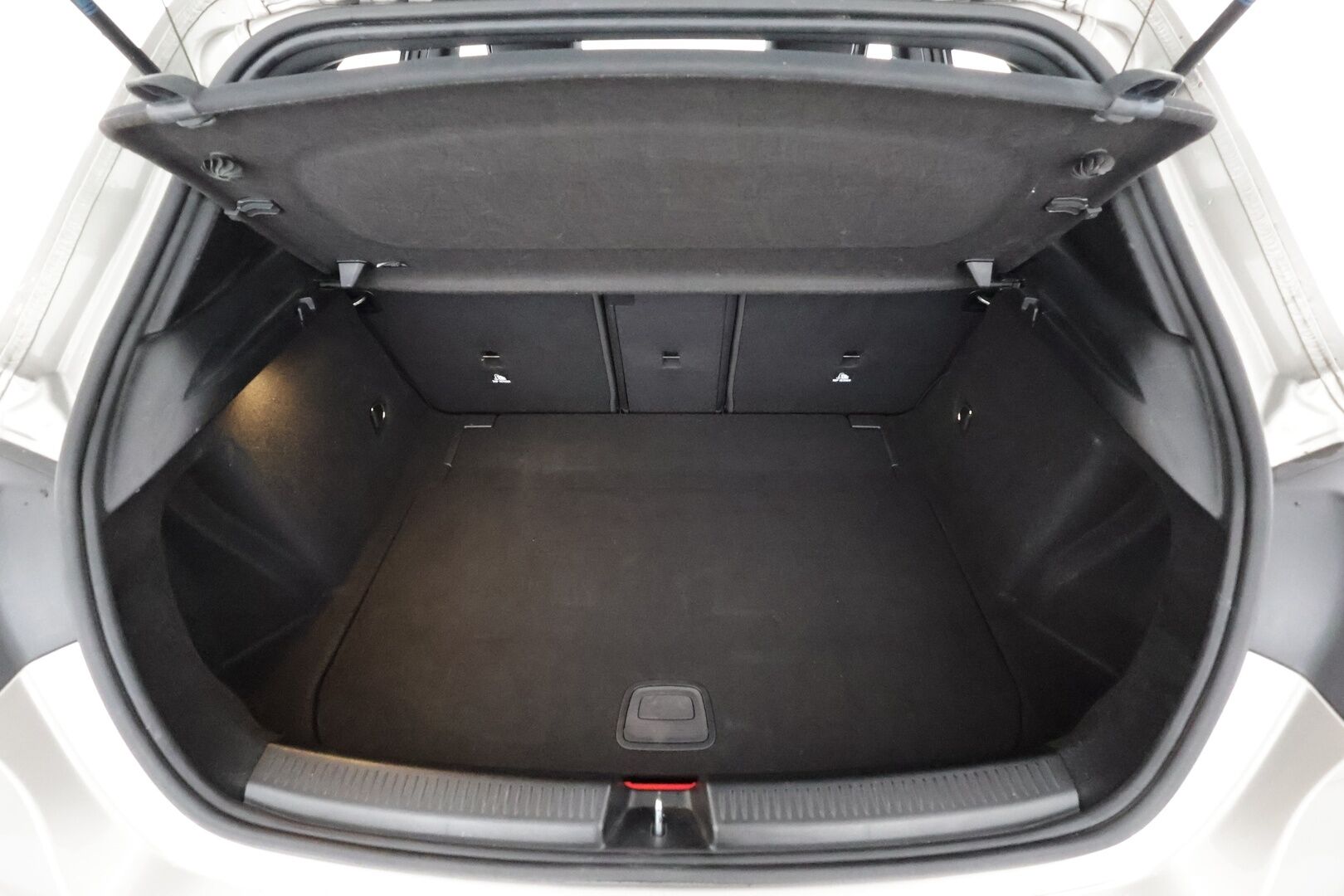 Mercedes-Benz A 2019 180 A Business Style * 1.Om Suomi-auto / Vakkari / Navi / LED / P.kamera / Sporttipenkit / Widescreen * - Kahdet renkaat aluvanteilla - HULLU BLACKWEEK KORKOTARJOUS 2,49%