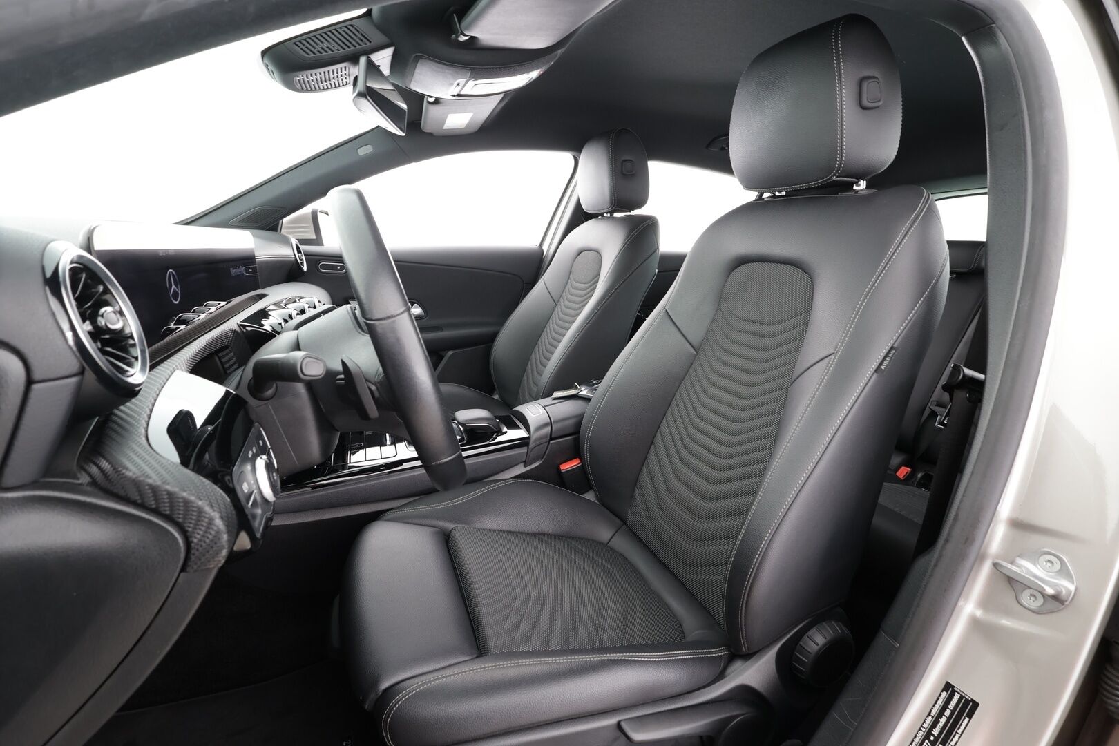 Mercedes-Benz A 2019 180 A Business Style * 1.Om Suomi-auto / Vakkari / Navi / LED / P.kamera / Sporttipenkit / Widescreen * - Kahdet renkaat aluvanteilla - HULLU BLACKWEEK KORKOTARJOUS 2,49%