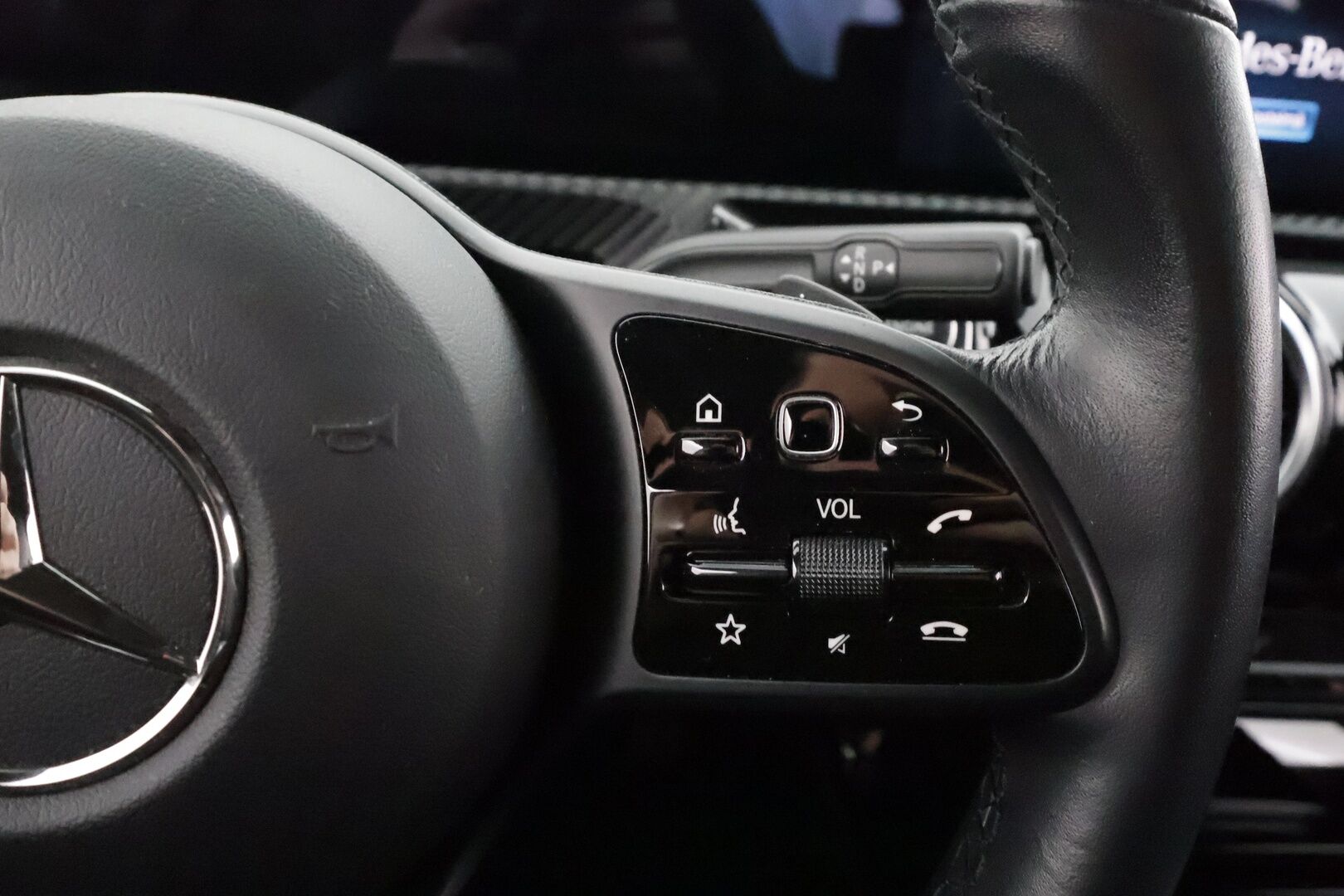 Mercedes-Benz A 2019 180 A Business Style * 1.Om Suomi-auto / Vakkari / Navi / LED / P.kamera / Sporttipenkit / Widescreen * - Kahdet renkaat aluvanteilla - HULLU BLACKWEEK KORKOTARJOUS 2,49%