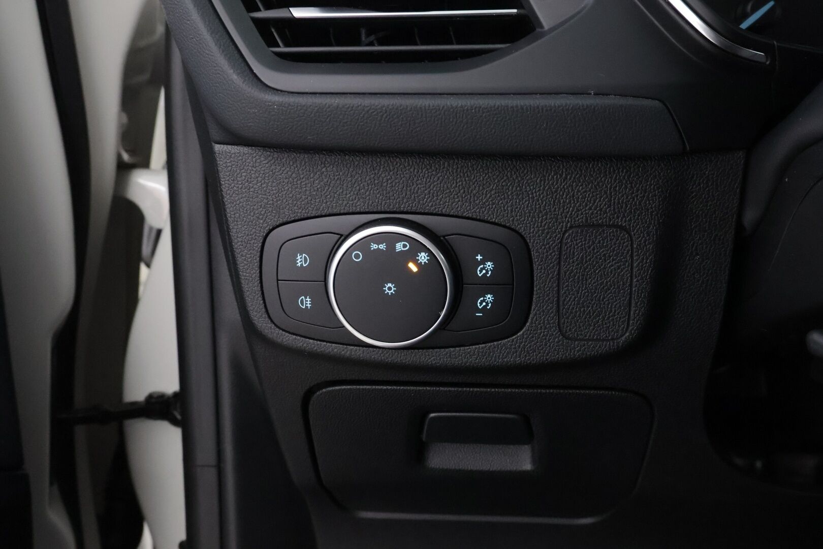 Ford Focus 2019 1,0 EcoBoost 125hv A8 Active Wagon * Webasto / Adapt.Vakkari / Adapt.LED / Lämm.Tuulilasi / Ratinlämmitys! - Suomiauto / Merkkihuollot / 2x Hyvät renkaat!