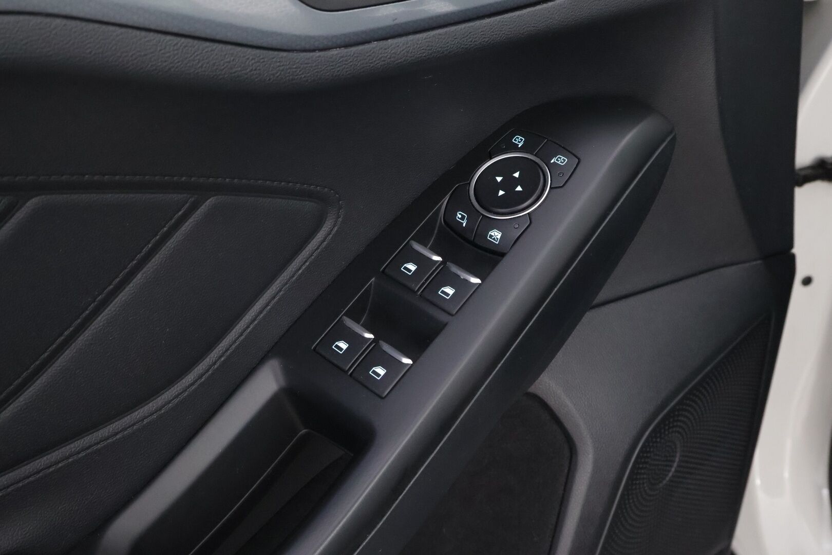 Ford Focus 2019 1,0 EcoBoost 125hv A8 Active Wagon * Webasto / Adapt.Vakkari / Adapt.LED / Lämm.Tuulilasi / Ratinlämmitys! - Suomiauto / Merkkihuollot / 2x Hyvät renkaat!