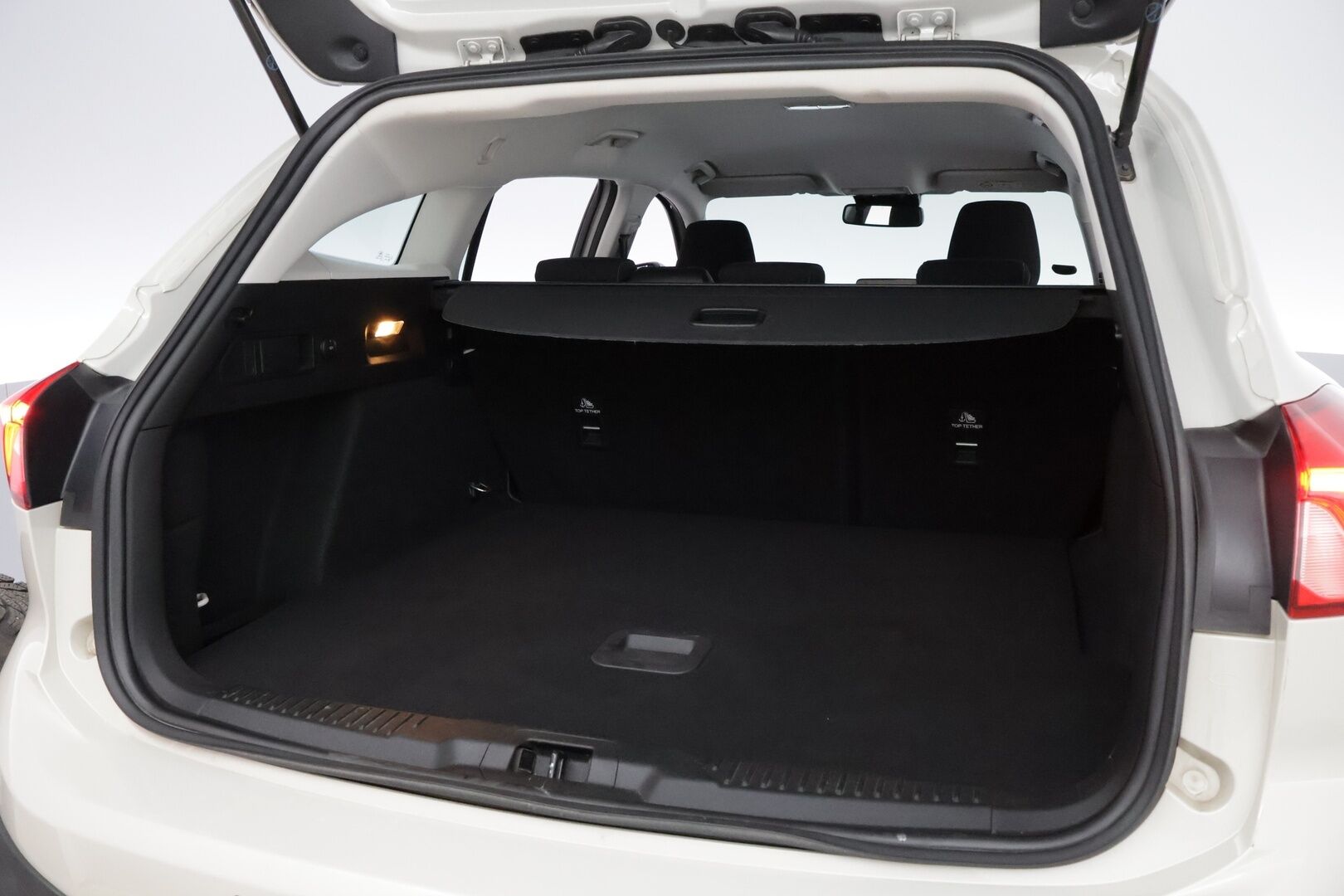 Ford Focus 2019 1,0 EcoBoost 125hv A8 Active Wagon * Webasto / Adapt.Vakkari / Adapt.LED / Lämm.Tuulilasi / Ratinlämmitys! - Suomiauto / Merkkihuollot / 2x Hyvät renkaat!