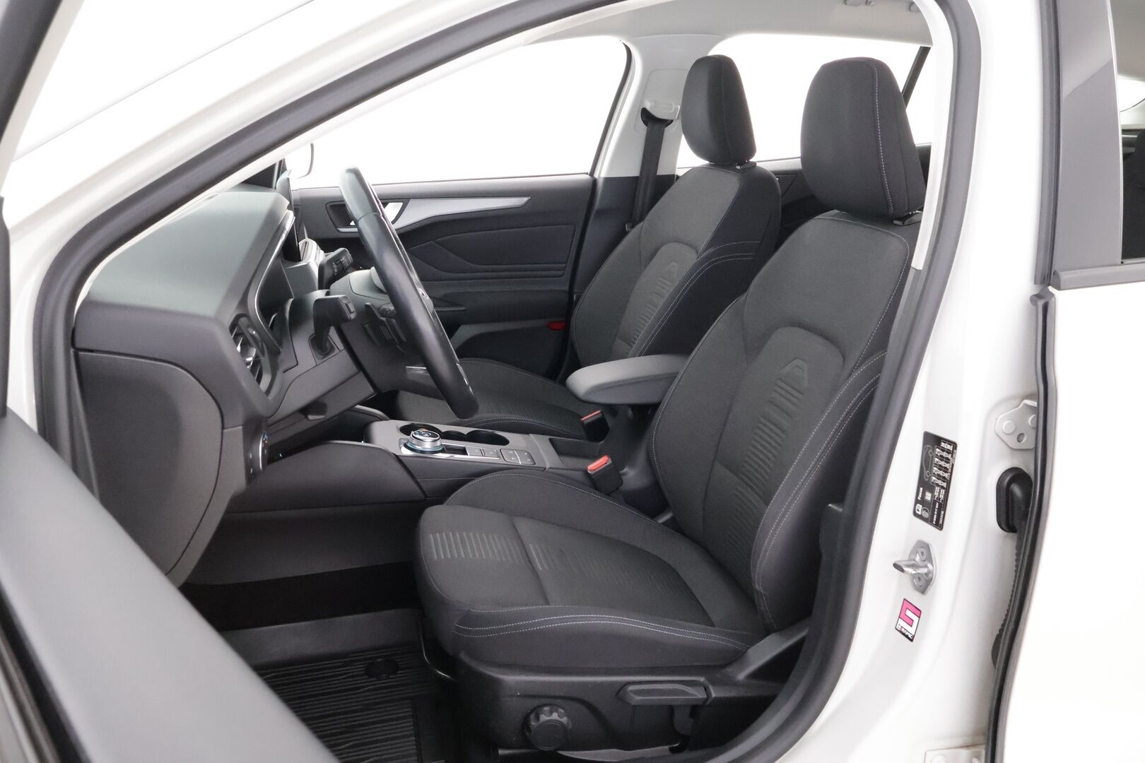 Ford Focus 2019 1,0 EcoBoost 125hv A8 Active Wagon * Webasto / Adapt.Vakkari / Adapt.LED / Lämm.Tuulilasi / Ratinlämmitys! - Suomiauto / Merkkihuollot / 2x Hyvät renkaat!