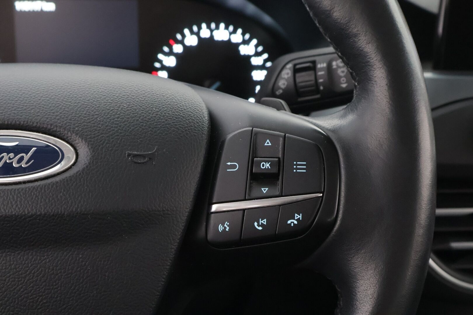 Ford Focus 2019 1,0 EcoBoost 125hv A8 Active Wagon * Webasto / Adapt.Vakkari / Adapt.LED / Lämm.Tuulilasi / Ratinlämmitys! - Suomiauto / Merkkihuollot / 2x Hyvät renkaat!