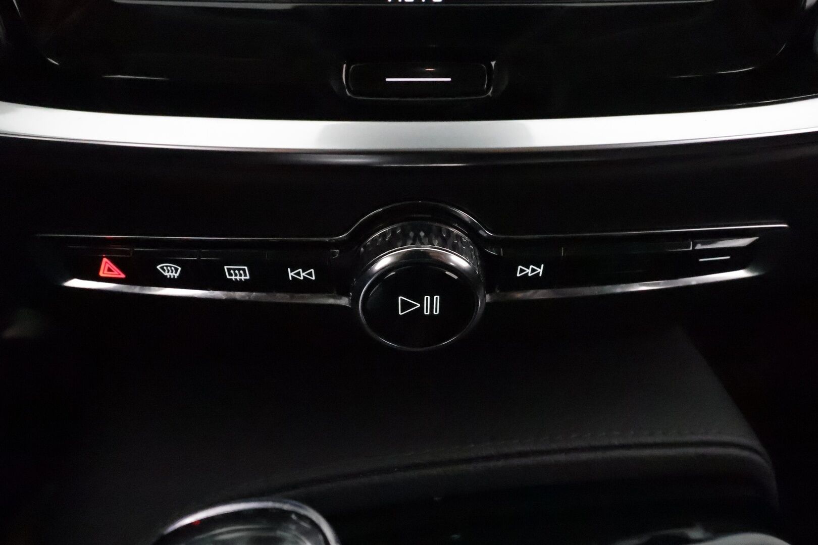 Volvo V60 2019 T8 AWD Inscription aut *ACC / Panorama / Muistipenkki / Full LED / P.kamera / BLIS / Navi / Sporttinahat / Webasto* - Suomi-auto / Kahdet renkaat aluvanteilla / Merkkihuollettu