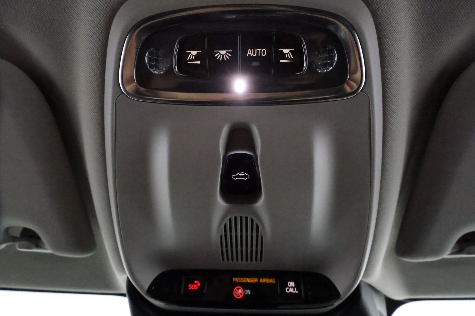 Volvo V60 2019 T8 AWD Inscription aut *ACC / Panorama / Muistipenkki / Full LED / P.kamera / BLIS / Navi / Sporttinahat / Webasto* - Suomi-auto / Kahdet renkaat aluvanteilla / Merkkihuollettu