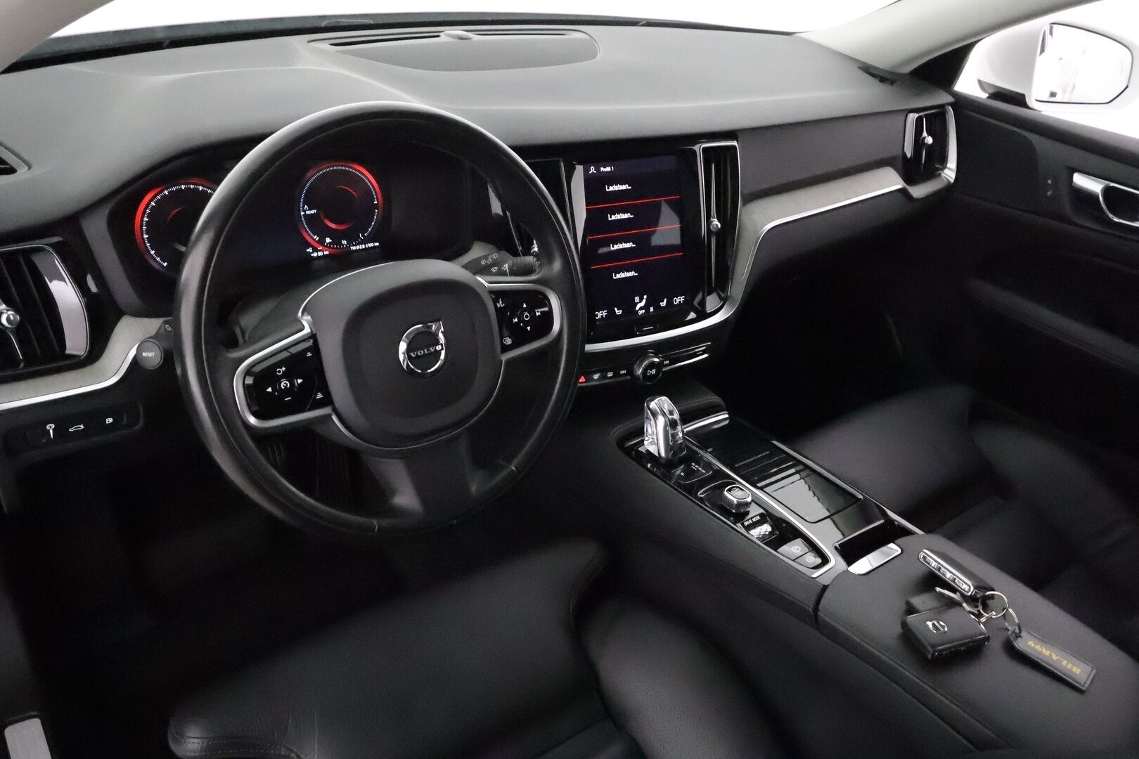 Volvo V60 2019 T8 AWD Inscription aut *ACC / Panorama / Muistipenkki / Full LED / P.kamera / BLIS / Navi / Sporttinahat / Webasto* - Suomi-auto / Kahdet renkaat aluvanteilla / Merkkihuollettu