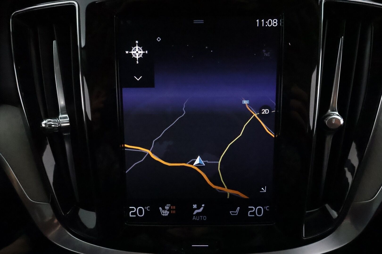 Volvo V60 2019 T8 AWD Inscription aut *ACC / Panorama / Muistipenkki / Full LED / P.kamera / BLIS / Navi / Sporttinahat / Webasto* - Suomi-auto / Kahdet renkaat aluvanteilla / Merkkihuollettu