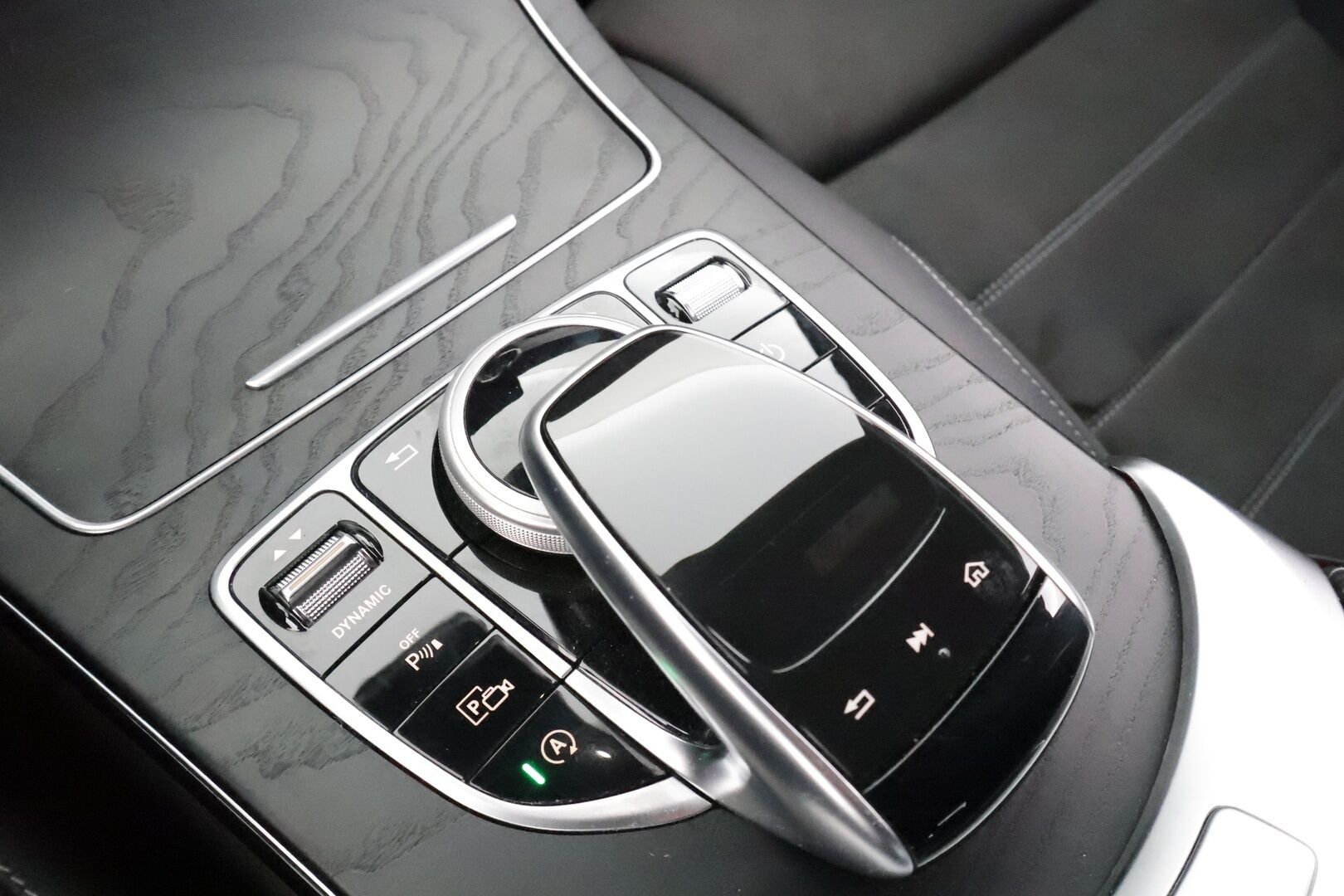 Mercedes-Benz C 2020 300 d 4MATIC Coupé A AMG * Distronic / Sportpenkit / Multibeam / P.Kamera / Navi / Digimittaristo / Lohkolämmitin * - 1-om Suomi-auto / Kahdet renkaat / Merkkihuollot - HULLU BLACKWEEK KORKOTARJOUS 2,49%