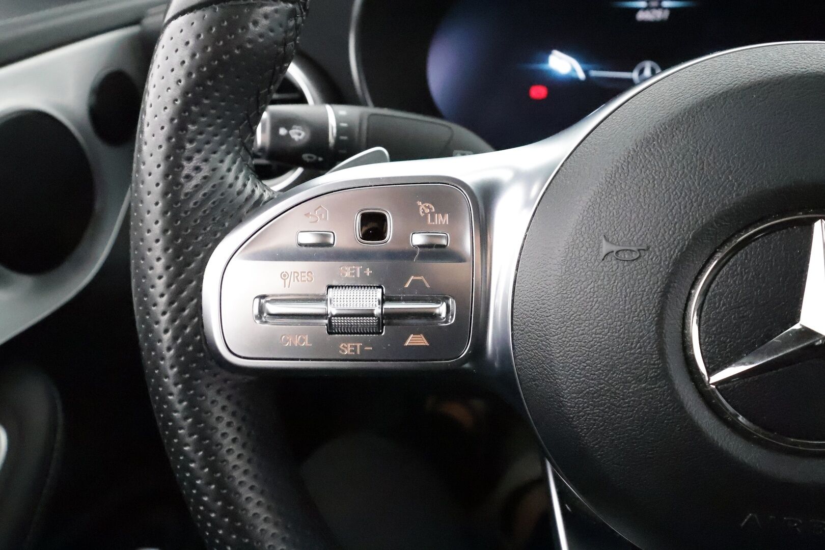 Mercedes-Benz C 2020 300 d 4MATIC Coupé A AMG * Distronic / Sportpenkit / Multibeam / P.Kamera / Navi / Digimittaristo / Lohkolämmitin * - 1-om Suomi-auto / Kahdet renkaat / Merkkihuollot - HULLU BLACKWEEK KORKOTARJOUS 2,49%