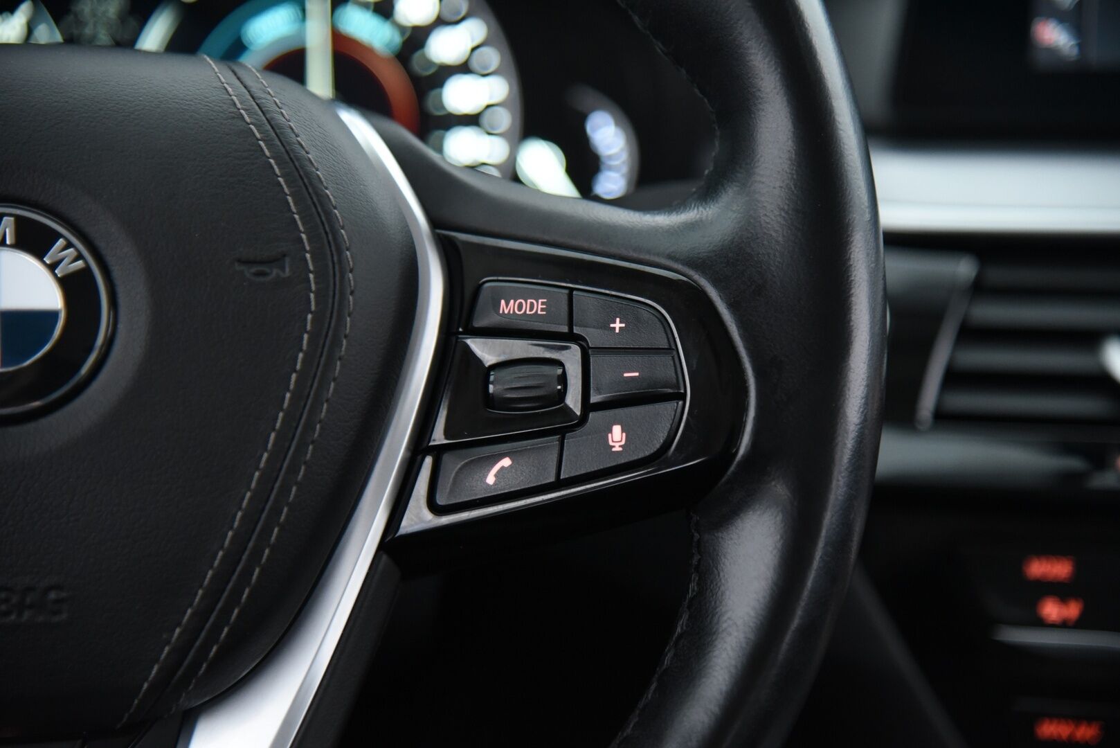 BMW 530 2019 G30 Sedan 530e A Charged Edition / Suomi-auto / Vakkari / P-kamera / LED - Digimittaristo / Ratinlämmitin / 2x renkaat