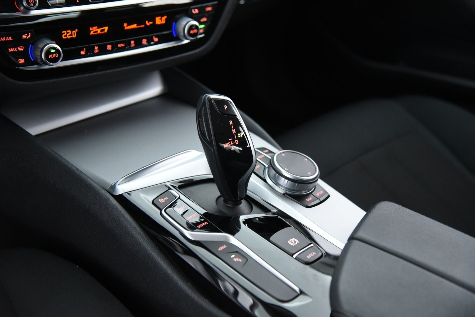 BMW 530 2019 G30 Sedan 530e A Charged Edition / Suomi-auto / Vakkari / P-kamera / LED - Digimittaristo / Ratinlämmitin / 2x renkaat