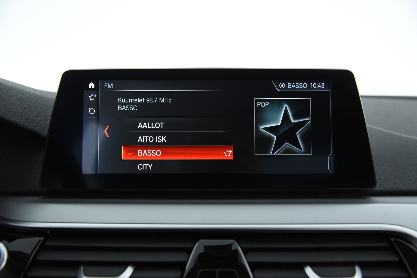 BMW 530 2019 G30 Sedan 530e A Charged Edition / Suomi-auto / Vakkari / P-kamera / LED - Digimittaristo / Ratinlämmitin / 2x renkaat