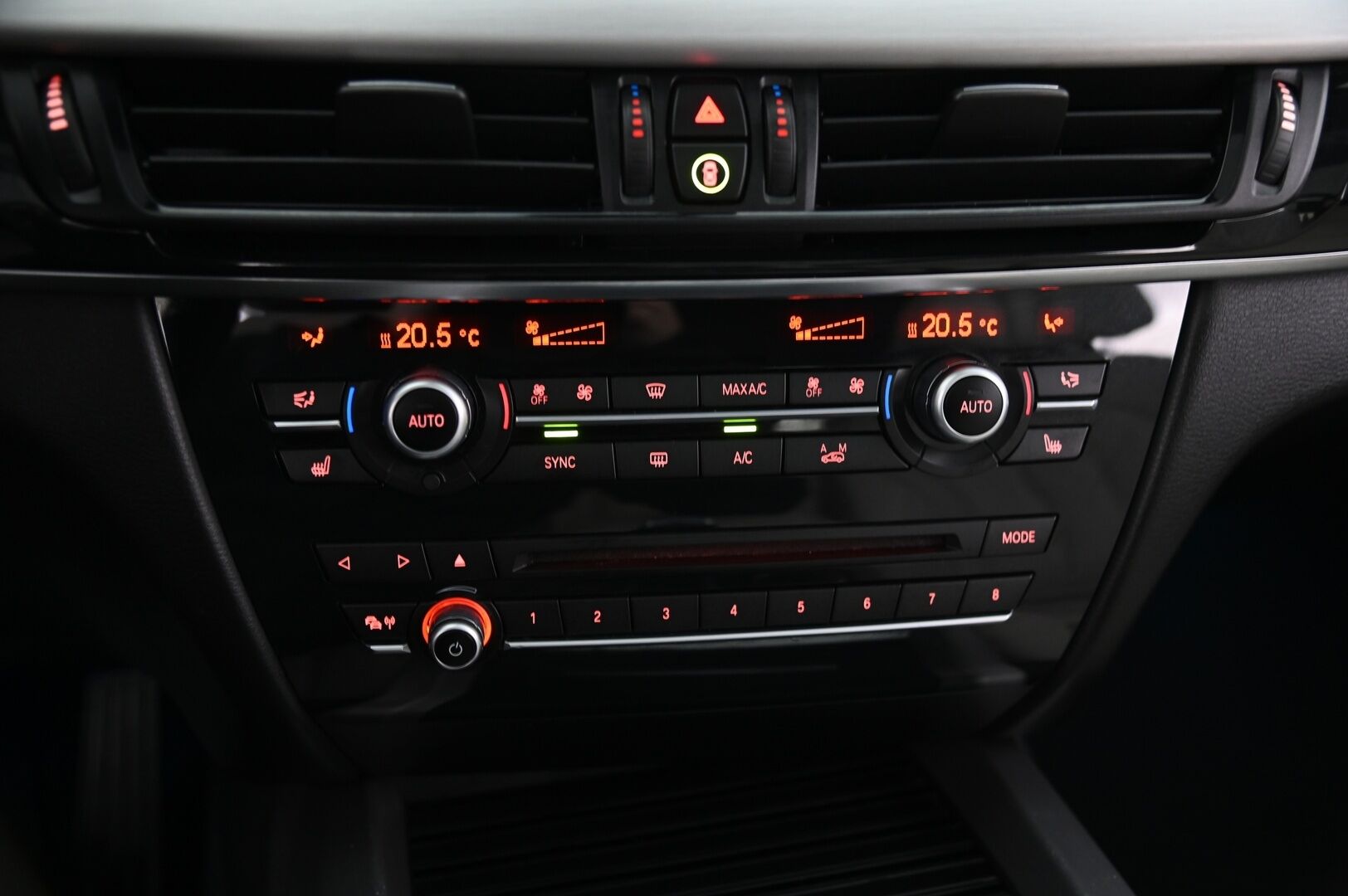 BMW X5 2014 F15 M50d M-Sport *Softclose / HUD / H&K / ACC / Panorama / Muisti nahat / Koukku* - *Webasto / 2xrenkaat / Innovation paketti* - HULLU BLACKWEEK KORKOTARJOUS 2,49%