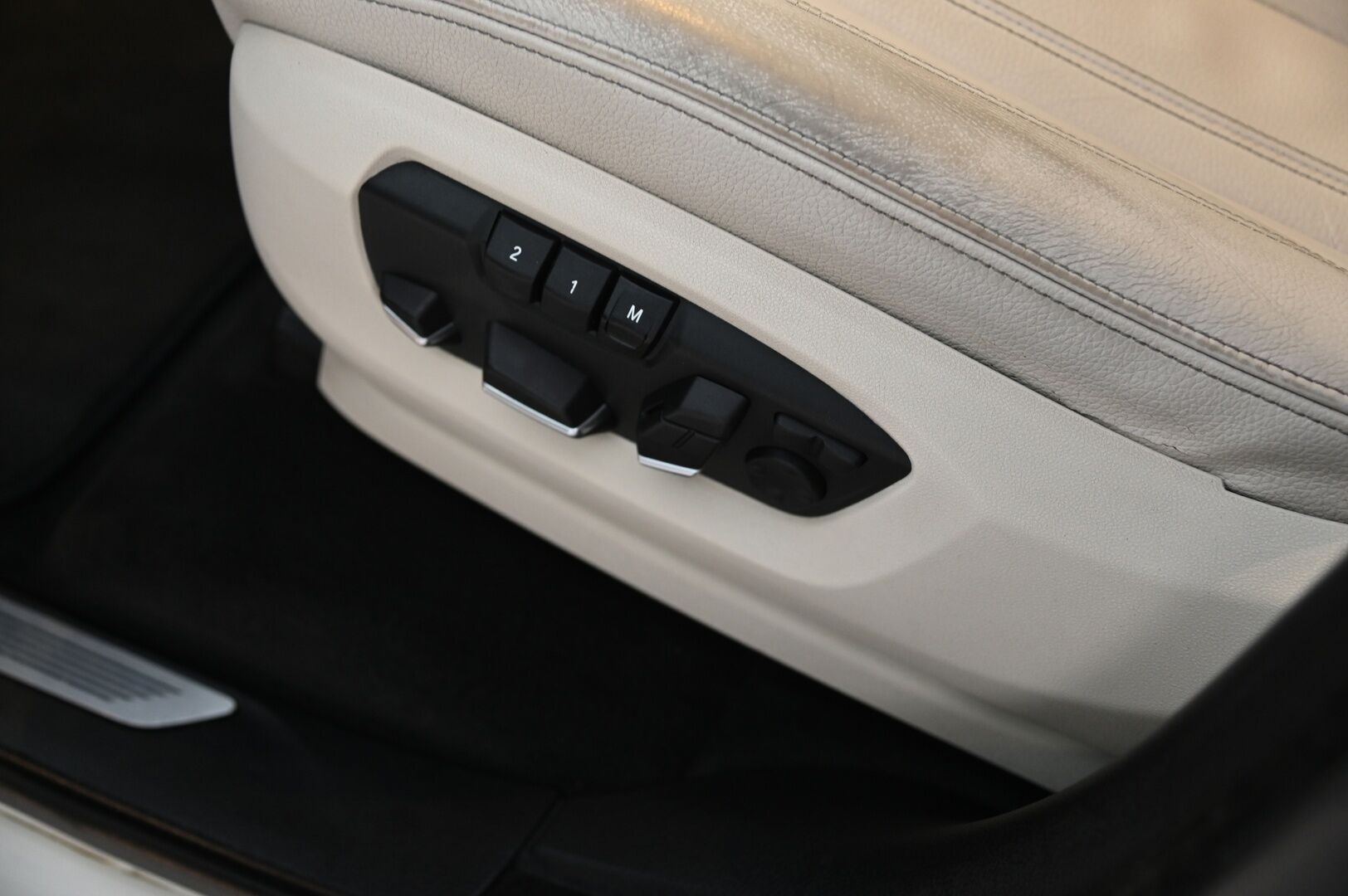 BMW X5 2014 F15 M50d M-Sport *Softclose / HUD / H&K / ACC / Panorama / Muisti nahat / Koukku* - *Webasto / 2xrenkaat / Innovation paketti* - HULLU BLACKWEEK KORKOTARJOUS 2,49%