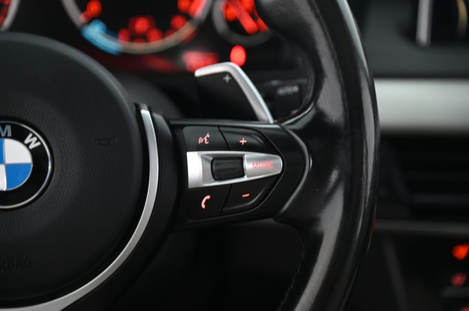 BMW X5 2014 F15 M50d M-Sport *Softclose / HUD / H&K / ACC / Panorama / Muisti nahat / Koukku* - *Webasto / 2xrenkaat / Innovation paketti* - HULLU BLACKWEEK KORKOTARJOUS 2,49%