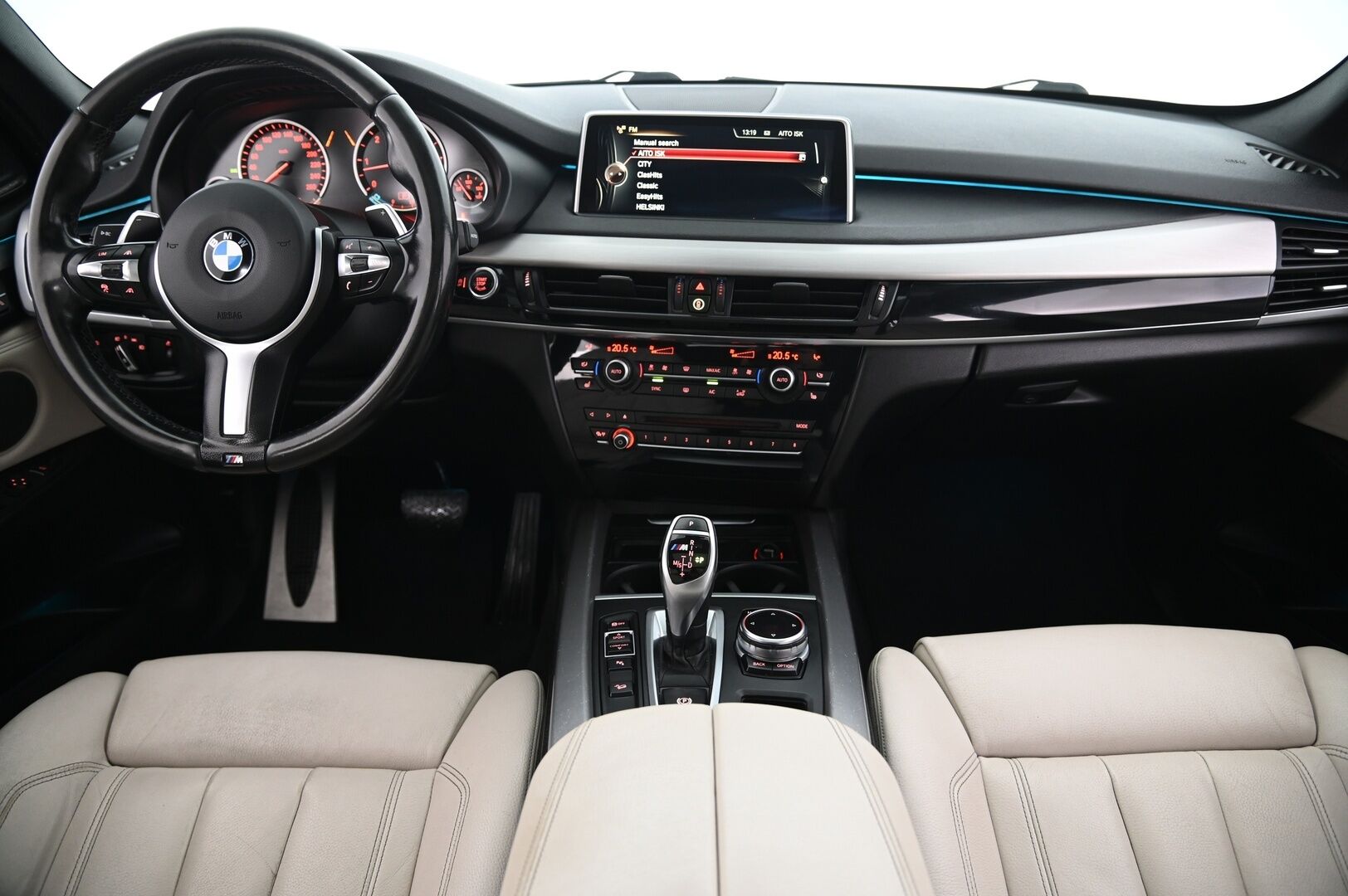 BMW X5 2014 F15 M50d M-Sport *Softclose / HUD / H&K / ACC / Panorama / Muisti nahat / Koukku* - *Webasto / 2xrenkaat / Innovation paketti* - HULLU BLACKWEEK KORKOTARJOUS 2,49%