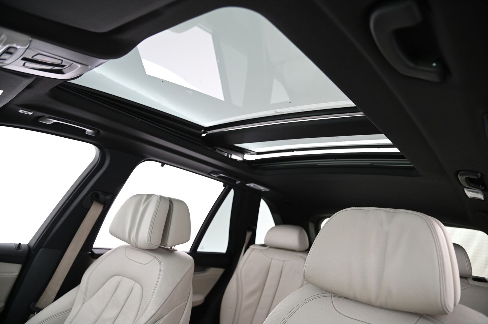 BMW X5 2014 F15 M50d M-Sport *Softclose / HUD / H&K / ACC / Panorama / Muisti nahat / Koukku* - *Webasto / 2xrenkaat / Innovation paketti* - HULLU BLACKWEEK KORKOTARJOUS 2,49%