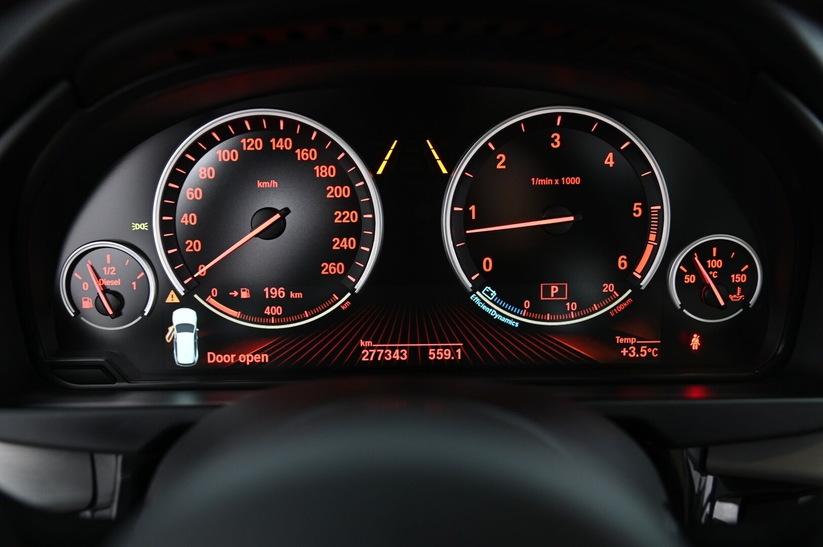 BMW X5 2014 F15 M50d M-Sport *Softclose / HUD / H&K / ACC / Panorama / Muisti nahat / Koukku* - *Webasto / 2xrenkaat / Innovation paketti* - HULLU BLACKWEEK KORKOTARJOUS 2,49%