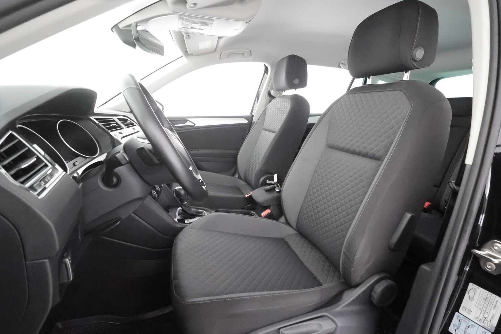 Volkswagen Tiguan 2019 Comfortline 1,5 TSI EVO 110 kW (150 hv) DSG-automaatti - Suomiauto | Webasto | ACC | KeylessGo | Peruutustutkat | Navi | Adapt.LED | Sähköluukku | 2x Renkaat Aluvantein!