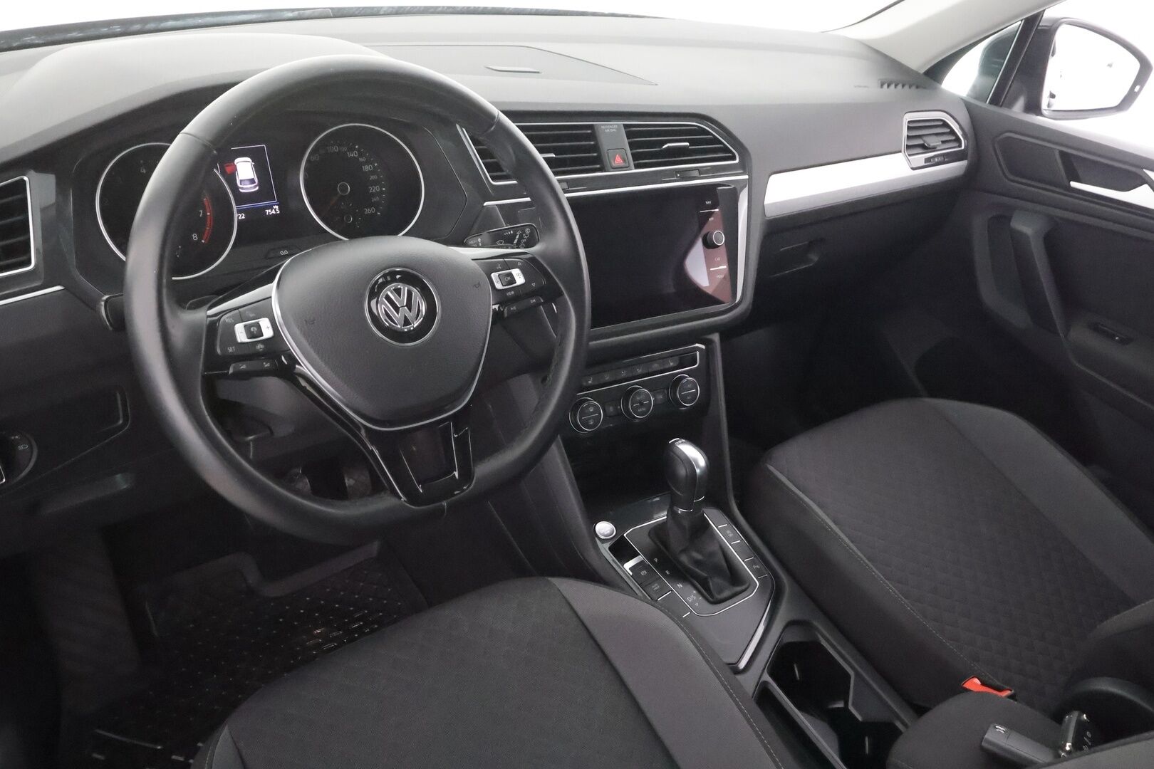 Volkswagen Tiguan 2019 Comfortline 1,5 TSI EVO 110 kW (150 hv) DSG-automaatti - Suomiauto | Webasto | ACC | KeylessGo | Peruutustutkat | Navi | Adapt.LED | Sähköluukku | 2x Renkaat Aluvantein!