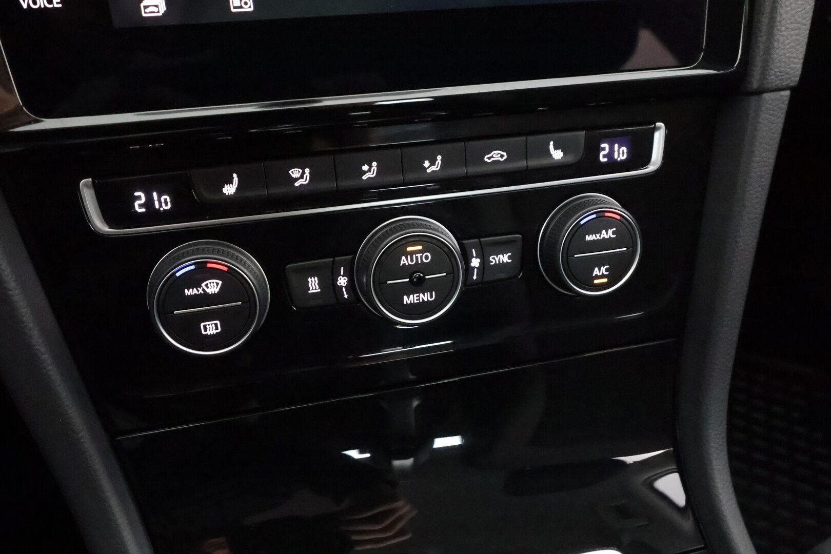 Volkswagen Golf 2019 Highline 1,5 TSI EVO 96 kW (130 hv) BLUEMOTION DSG * ACC / Webasto / Koukku / LED / P.kamera / Keyless * - Merkkihuollettu / Suomi-auto / Kahdet Renkaat