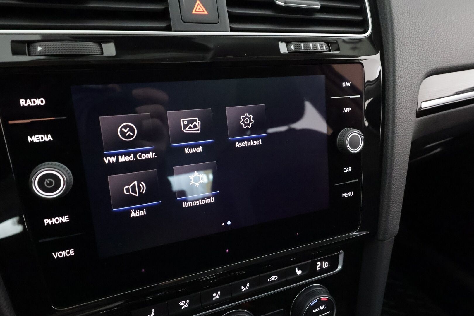 Volkswagen Golf 2019 Highline 1,5 TSI EVO 96 kW (130 hv) BLUEMOTION DSG * ACC / Webasto / Koukku / LED / P.kamera / Keyless * - Merkkihuollettu / Suomi-auto / Kahdet Renkaat