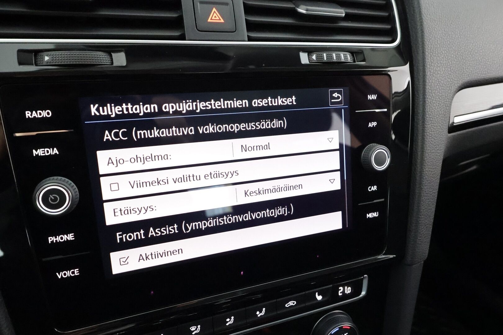 Volkswagen Golf 2019 Highline 1,5 TSI EVO 96 kW (130 hv) BLUEMOTION DSG * ACC / Webasto / Koukku / LED / P.kamera / Keyless * - Merkkihuollettu / Suomi-auto / Kahdet Renkaat