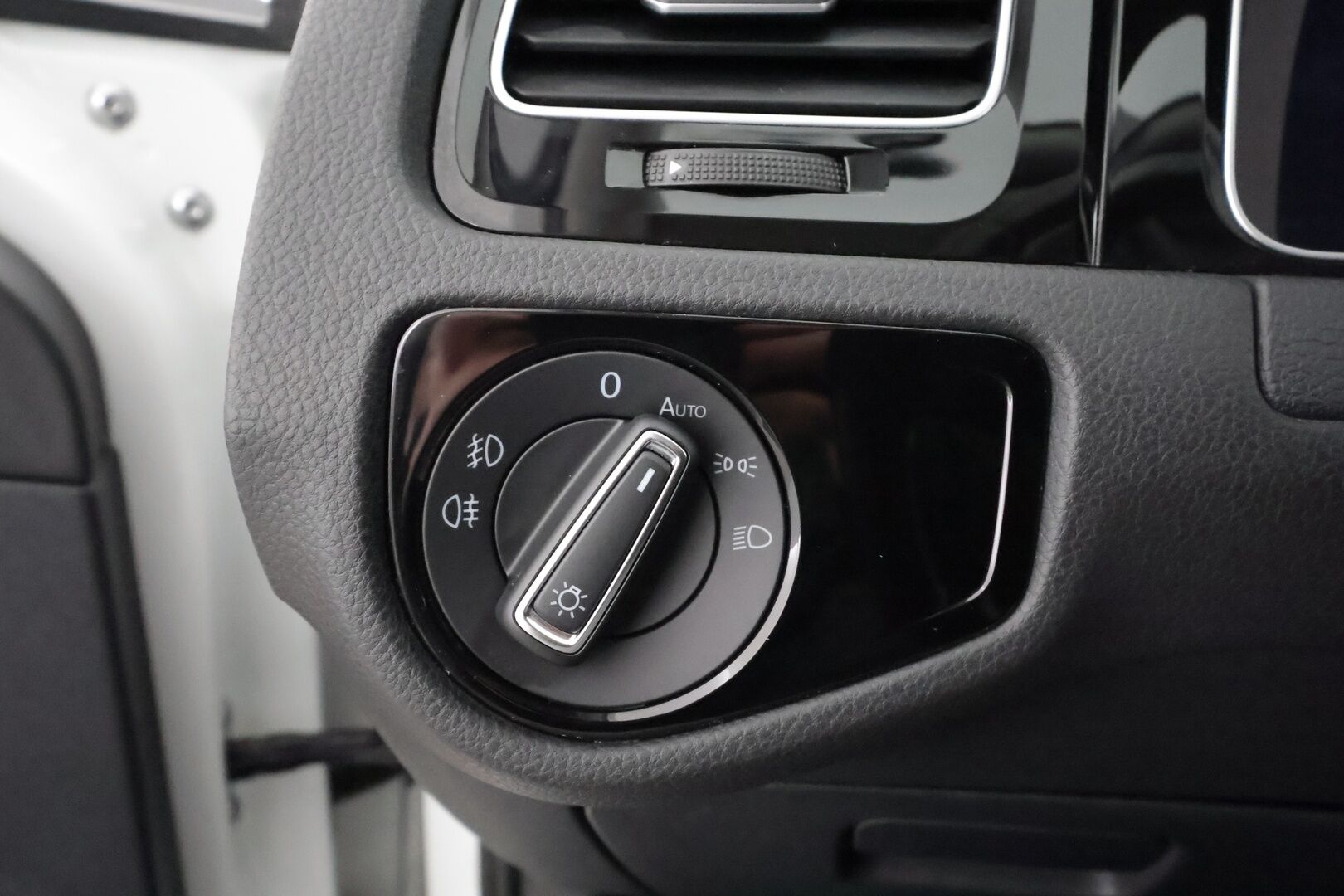 Volkswagen Golf 2019 Highline 1,5 TSI EVO 96 kW (130 hv) BLUEMOTION DSG * ACC / Webasto / Koukku / LED / P.kamera / Keyless * - Merkkihuollettu / Suomi-auto / Kahdet Renkaat