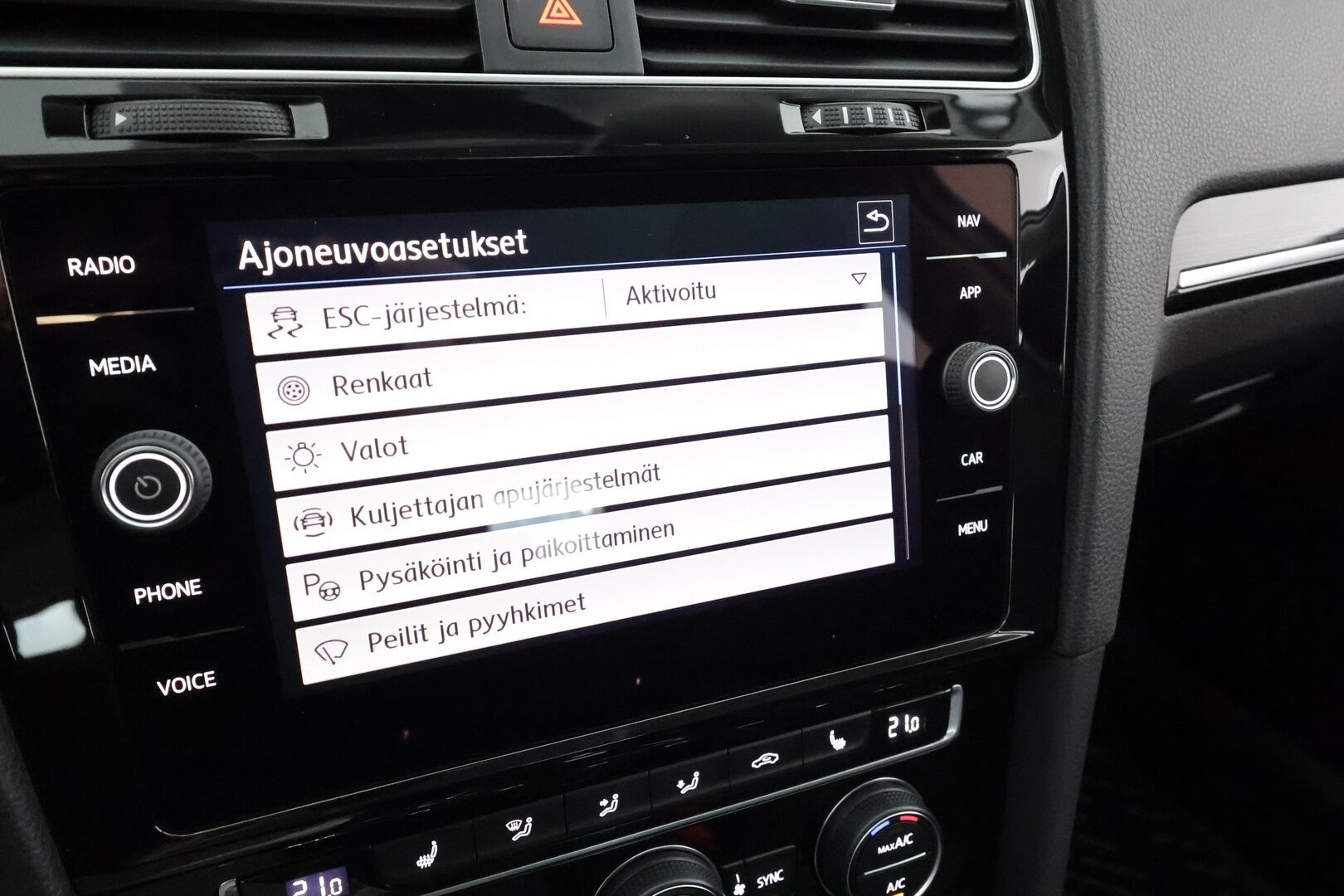 Volkswagen Golf 2019 Highline 1,5 TSI EVO 96 kW (130 hv) BLUEMOTION DSG * ACC / Webasto / Koukku / LED / P.kamera / Keyless * - Merkkihuollettu / Suomi-auto / Kahdet Renkaat