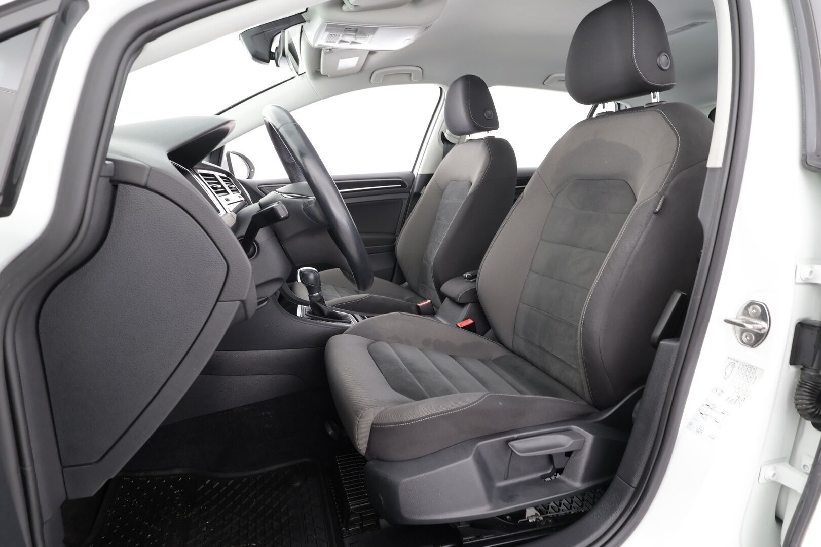 Volkswagen Golf 2019 Highline 1,5 TSI EVO 96 kW (130 hv) BLUEMOTION DSG * ACC / Webasto / Koukku / LED / P.kamera / Keyless * - Merkkihuollettu / Suomi-auto / Kahdet Renkaat