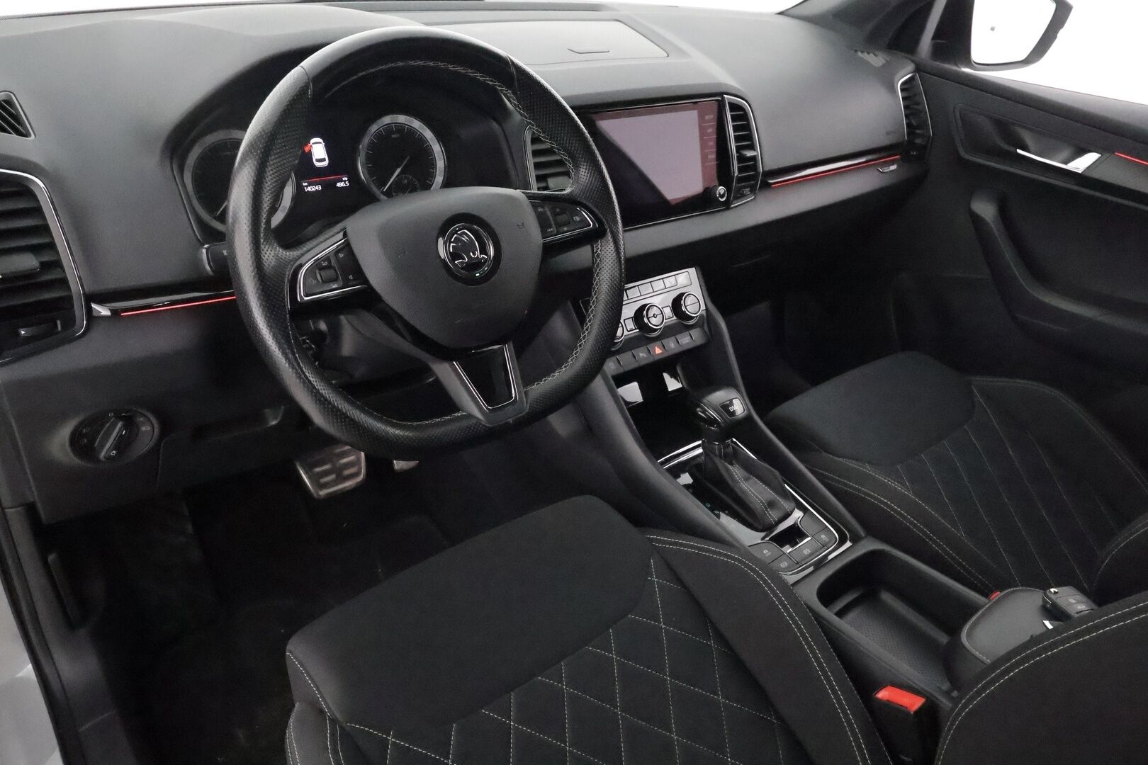 Skoda Karoq 2019 TSI SportLine DSG Autom. **Webasto / Adapt.Vakkari / P. Kamera / LED-valot / Kaistavahti / KeylessGO / 2x Renkaat**