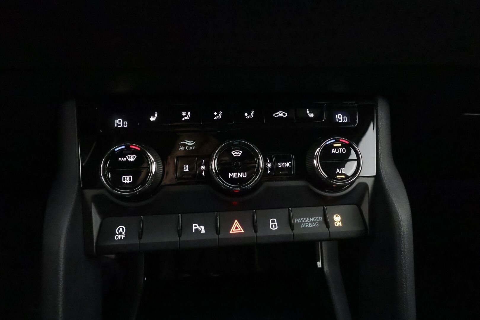 Skoda Karoq 2019 TSI SportLine DSG Autom. **Webasto / Adapt.Vakkari / P. Kamera / LED-valot / Kaistavahti / KeylessGO / 2x Renkaat**