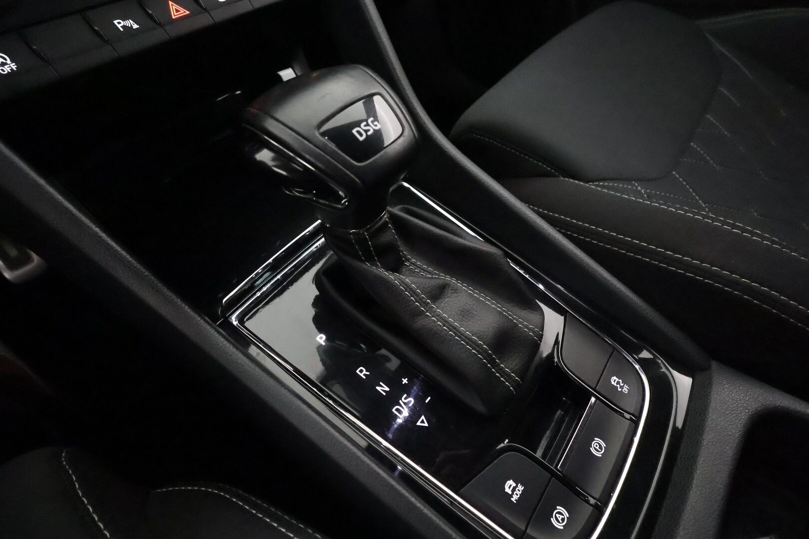 Skoda Karoq 2019 TSI SportLine DSG Autom. **Webasto / Adapt.Vakkari / P. Kamera / LED-valot / Kaistavahti / KeylessGO / 2x Renkaat**