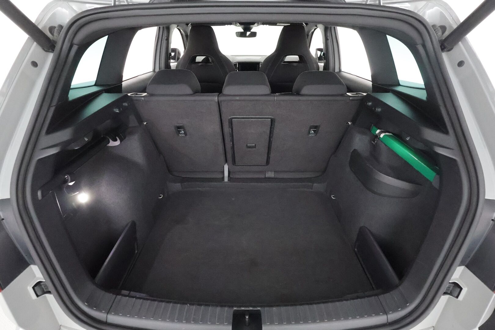 Skoda Karoq 2019 TSI SportLine DSG Autom. **Webasto / Adapt.Vakkari / P. Kamera / LED-valot / Kaistavahti / KeylessGO / 2x Renkaat**