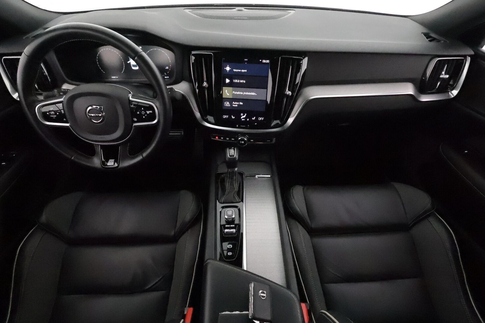 Volvo S60 2019 T5 Business R-Design aut **Adapt.vakkari / Muistipenkki / Webasto / H&K / 360.kamera / Full LED / KeylessGo** - 3,99 % KORKOTARJOUS TÄHÄN AUTOON - Suomi-auto / Merkkihuollettu / Kahdet renkaat aluvanteilla / Penkinlämmittimet takana / Tuulilasin lämmitin / Digimittaristo